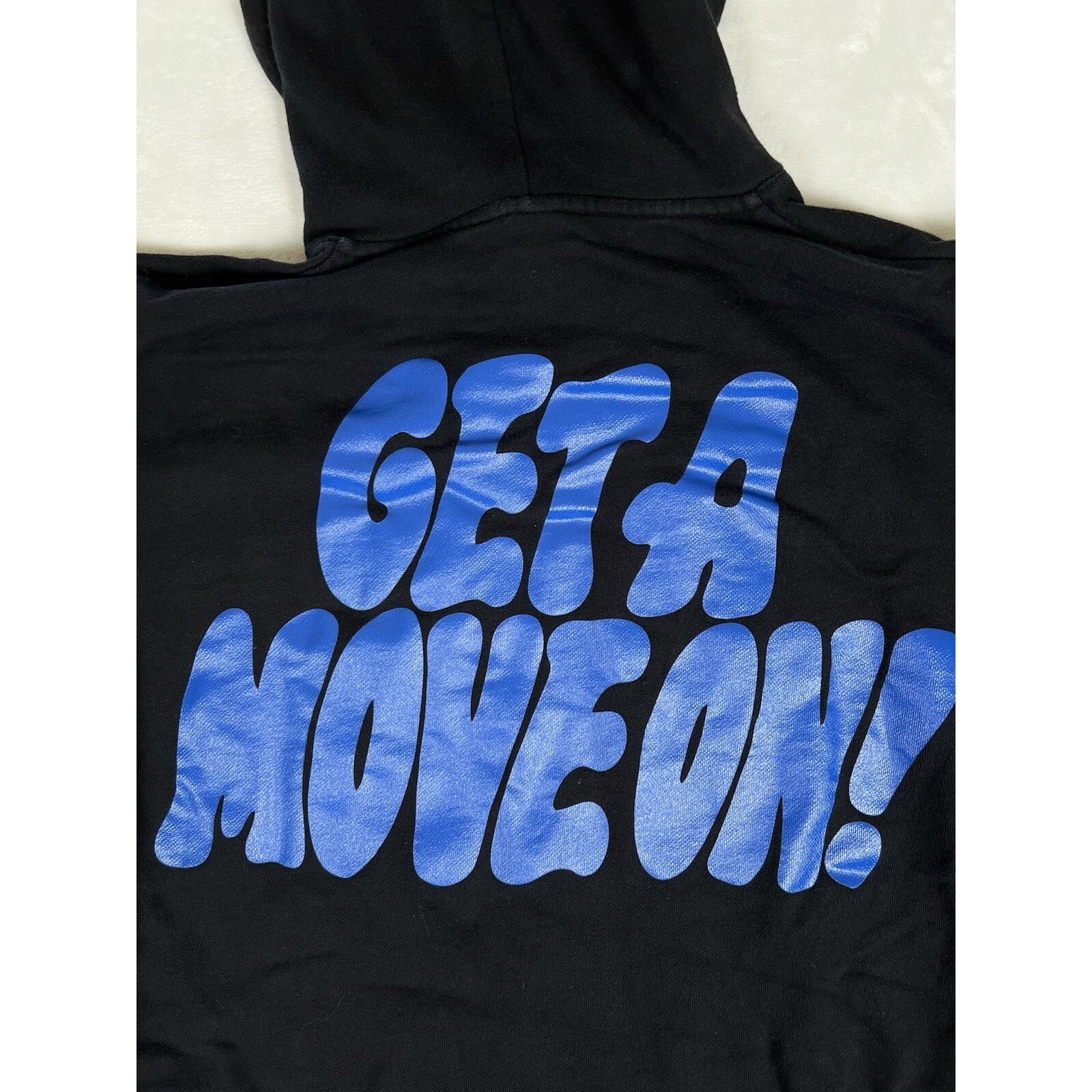 Uniqlo Uniqlo x Verdy Hoodie Sweatshirt Size Large “Get A Move On” Size US L / EU 52-54 / 3 - 9 Thumbnail