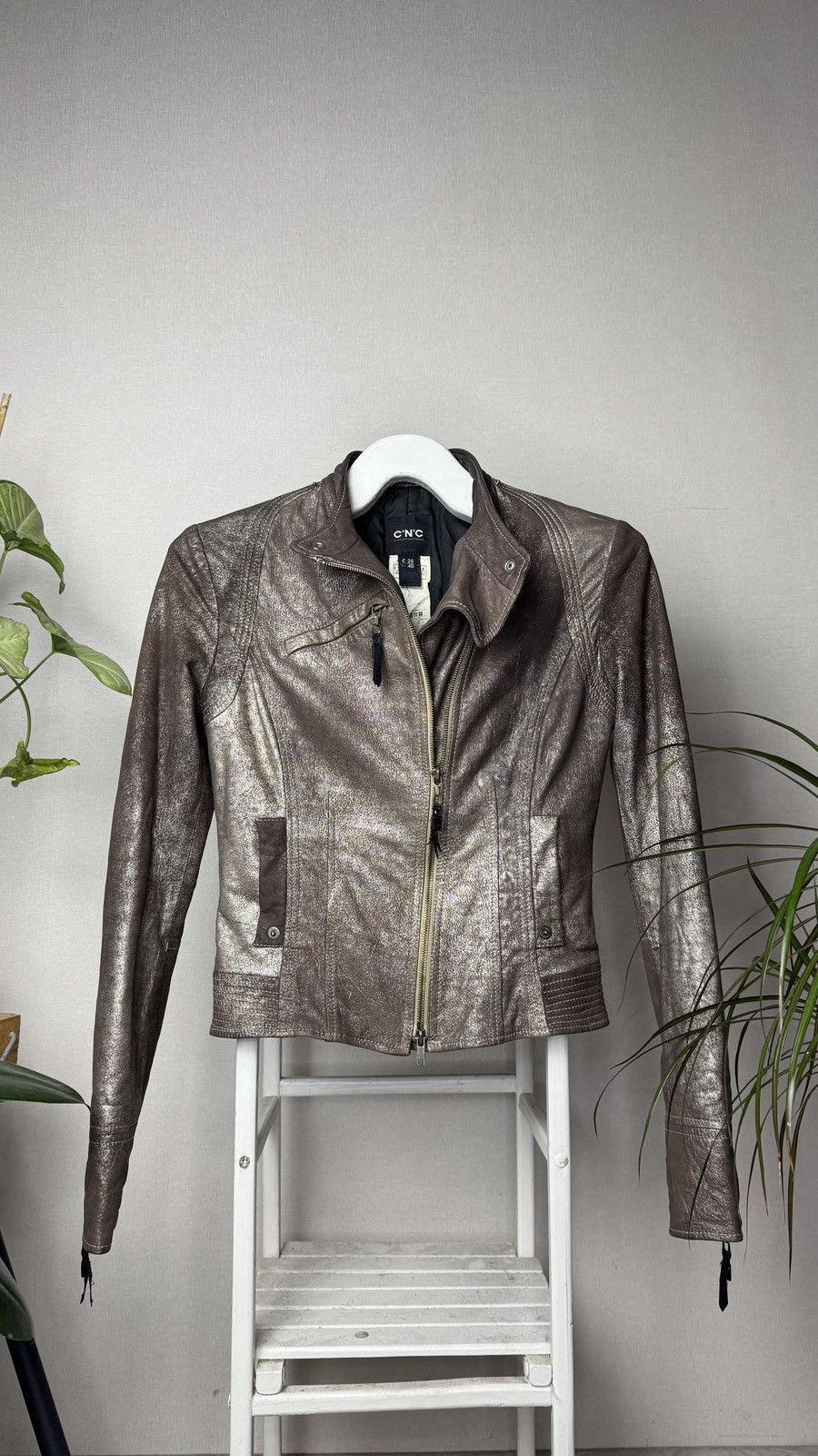Le Grande Bleu (L.G.B.) Costume Connection Y2K Vintage asymmetric MotoLeather Jacket Size S / US 4 / IT 40 - 4 Thumbnail