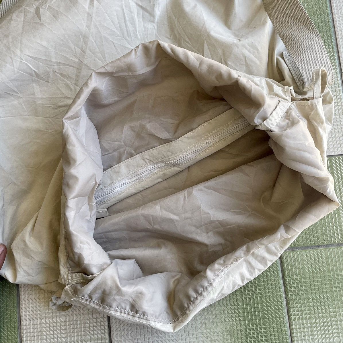 Japanese Brand × Uniqlo Versatile Uniqlo Drawstring Shoulder Bag Size ONE SIZE - 4 Thumbnail