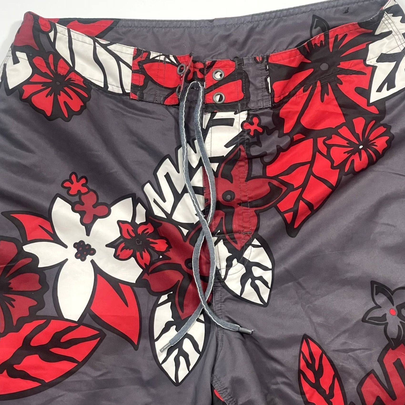 Vintage No Boundaries Swim Trunks Shorts Men’s Size 30 Gray Red White Athletic Polyester Size US 30 / EU 46 - 3 Thumbnail