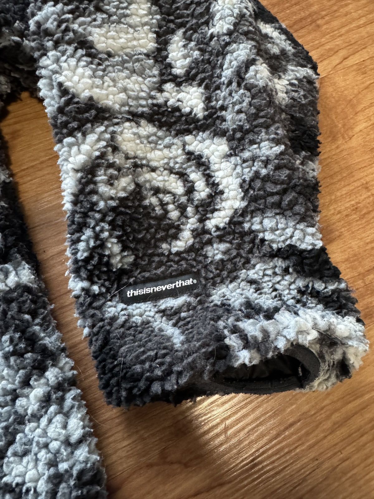 thisisneverthat Reversible Floral Print Sherpa Size US L / EU 52-54 / 3 - 5 Thumbnail