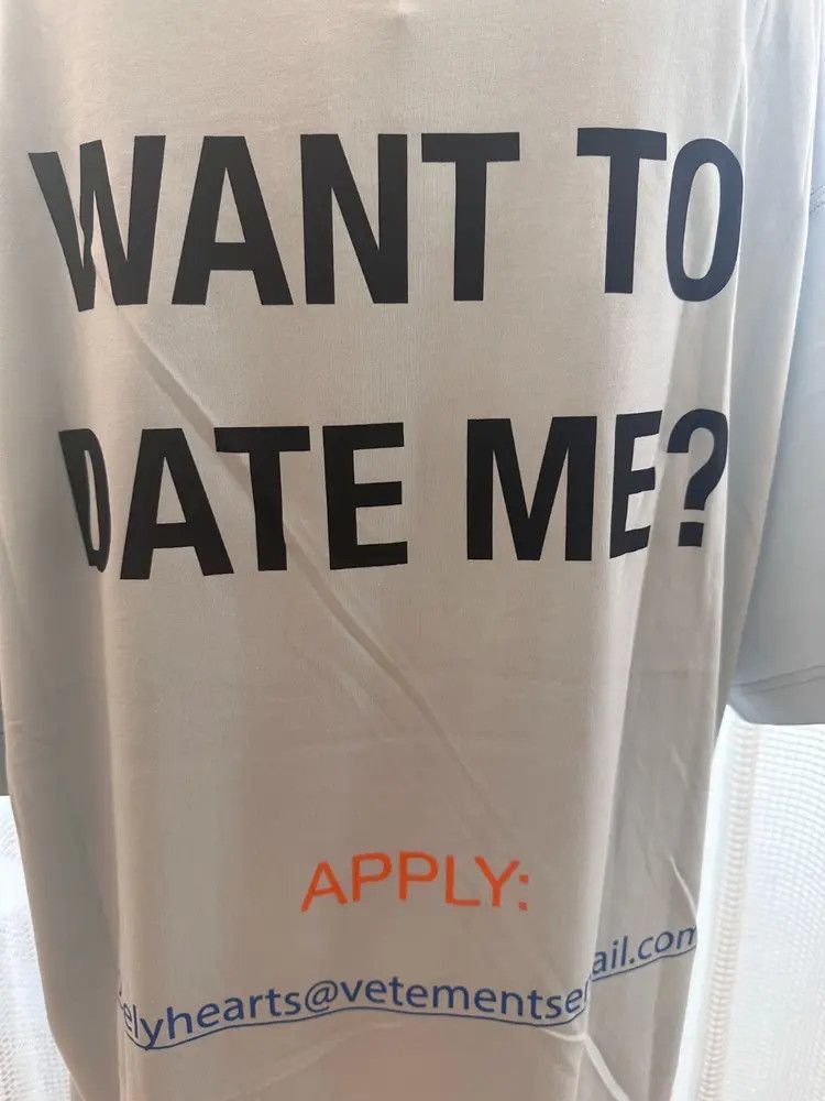 Vetements Vetements Want to date me Tee Size US S / EU 44-46 / 1 - 4 Thumbnail