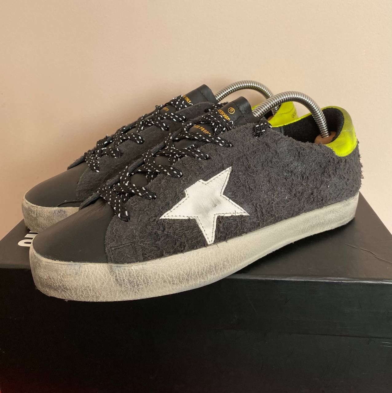 Golden Goose GOLDEN GOOSE GGDB SUPERSTAR Reflective Black Yellow Size US 7 / EU 40 - 4 Thumbnail
