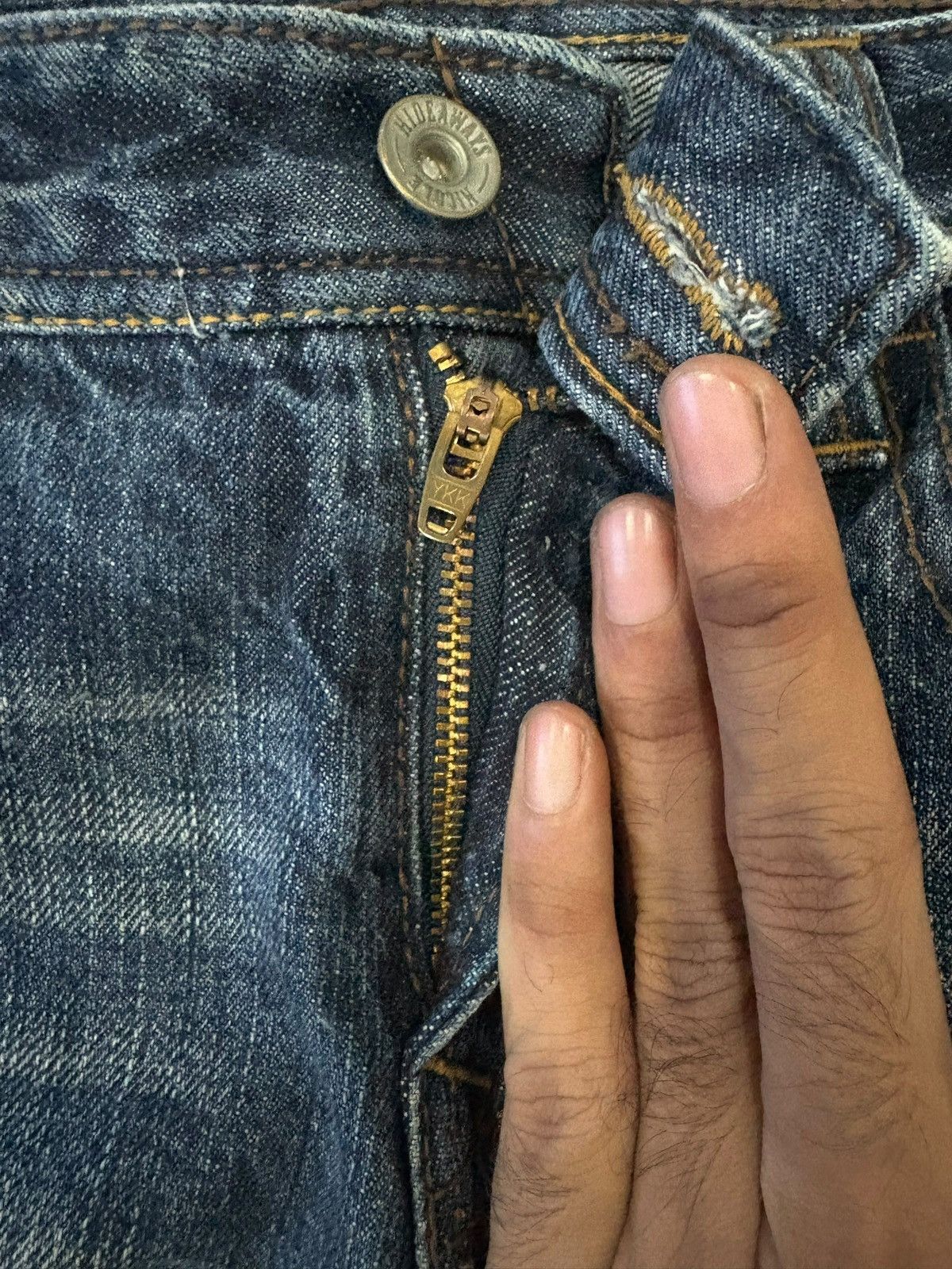 HIDEAWAYS Vintage Hideaway Nicole Crazy Fade Distressed Bootcut Jeans Size 31" - 3 Thumbnail