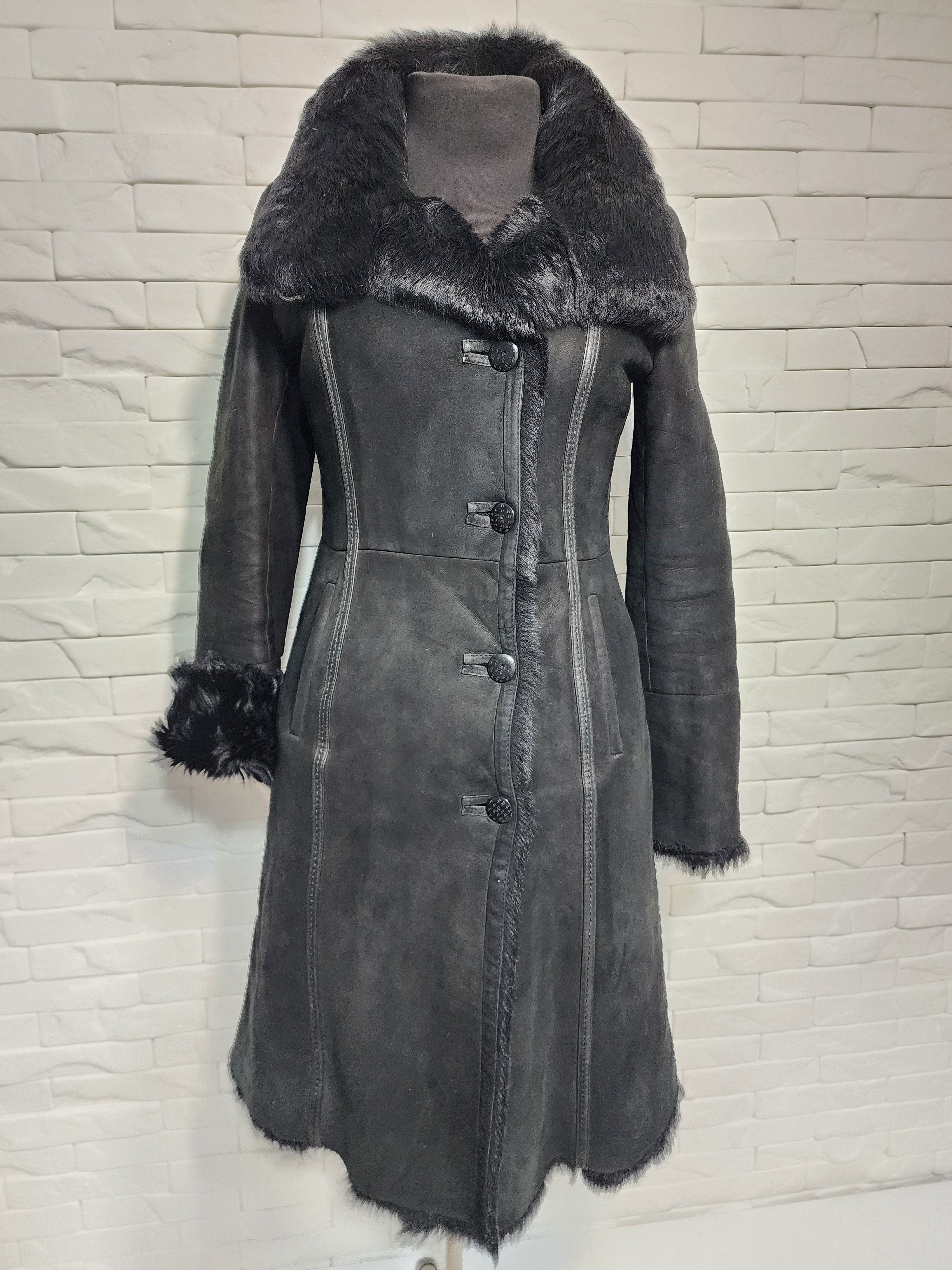 Genuine Leather Black Sheepskin Coat: Women's Genuine Fur Coat, Button Front Size S / US 4 / IT 40 - 1 Thumbnail