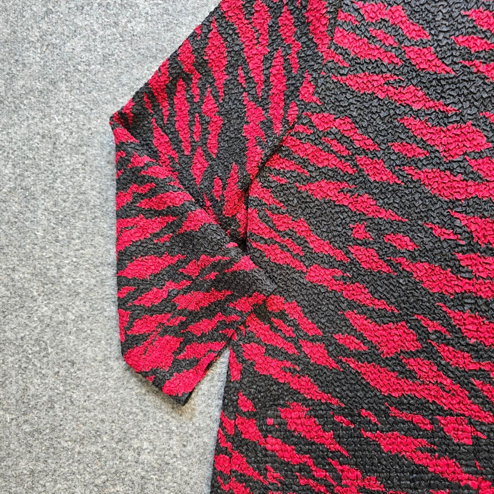 Vintage Chico's Women's Jacket XL Red Black Traveler Crepe Texture No Iron Stretchy 3/4 Sleeve Geometric Pattern Business Casual Travel Jacket Size XL / US 12-14 / IT 48-50 - 5 Thumbnail
