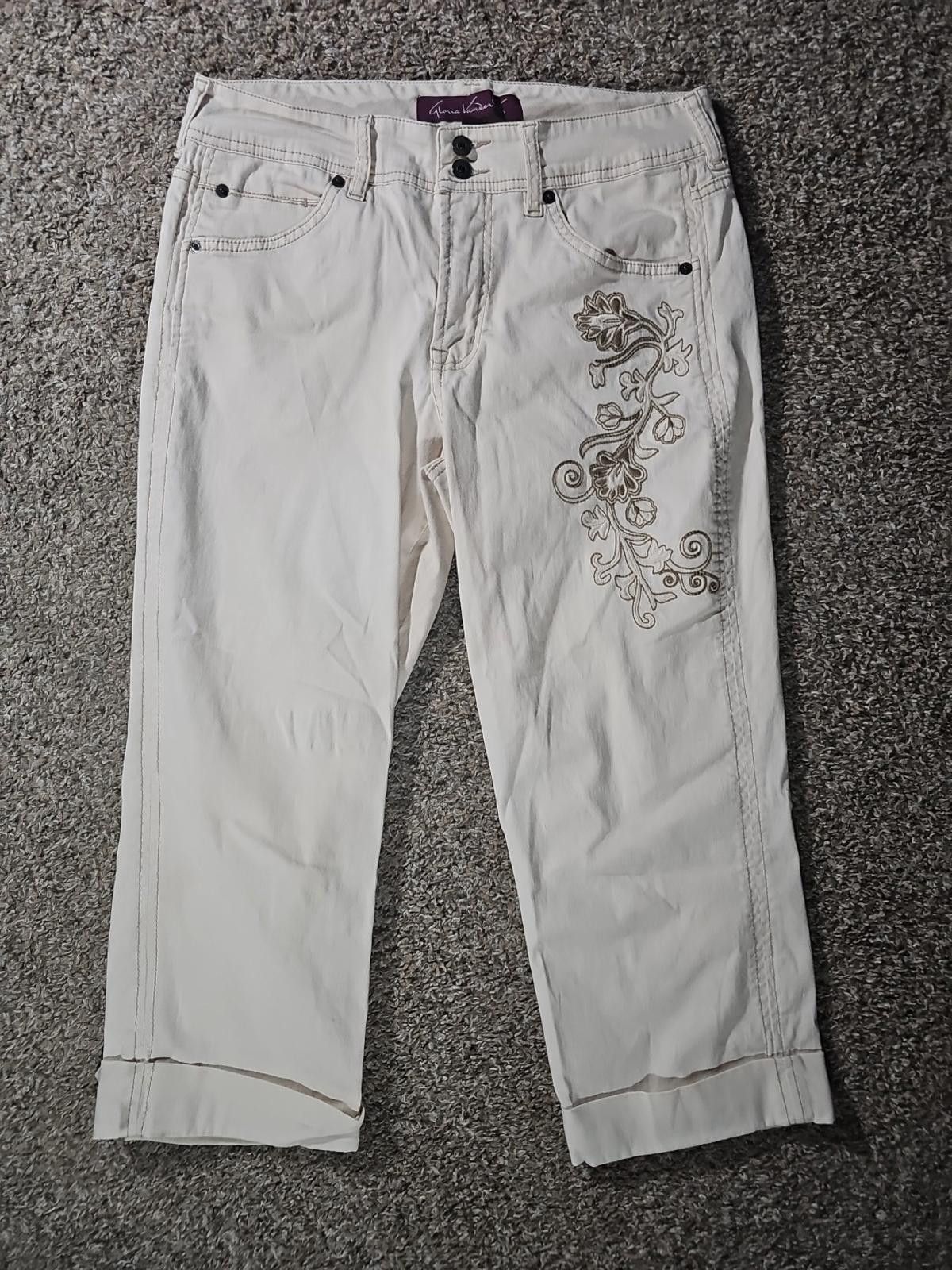 Other Gloria Vanderbilt 10 Embroidered Floral Khaki Cuffed Capris Size 32" / US 10 / IT 46 - 1 Thumbnail