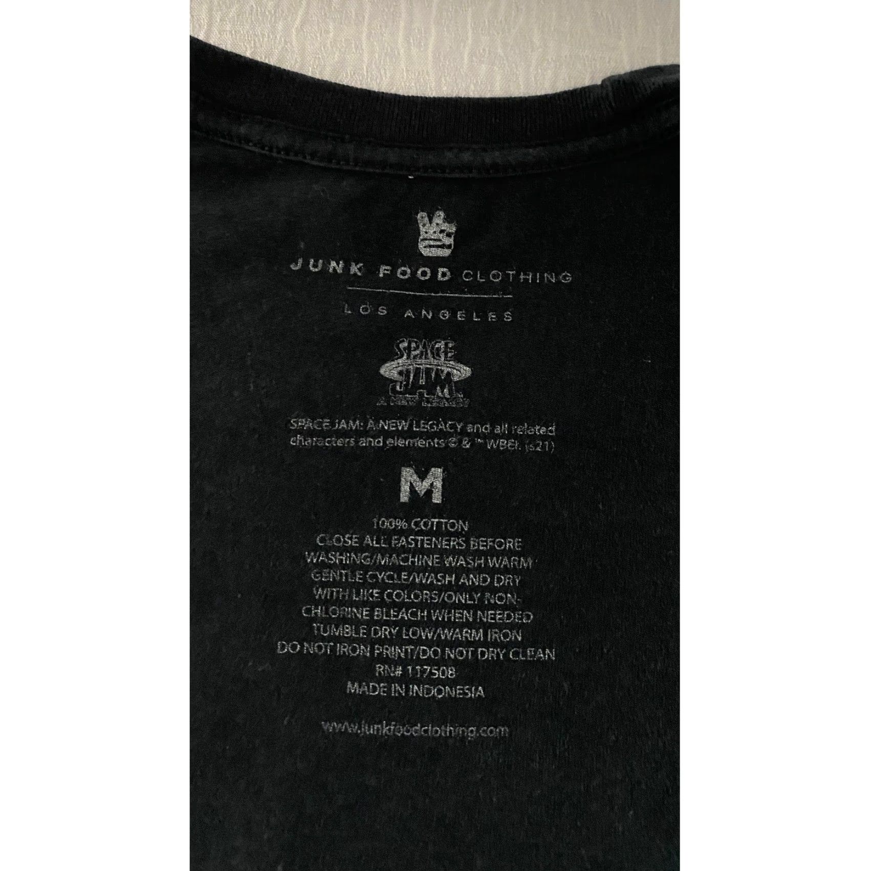Junk Food VINTAGE Junk Food Chicago Bulls Bugs Bunny Space Jam A New Legacy T-Shirt Mens M Black Size US M / EU 48-50 / 2 - 3 Thumbnail