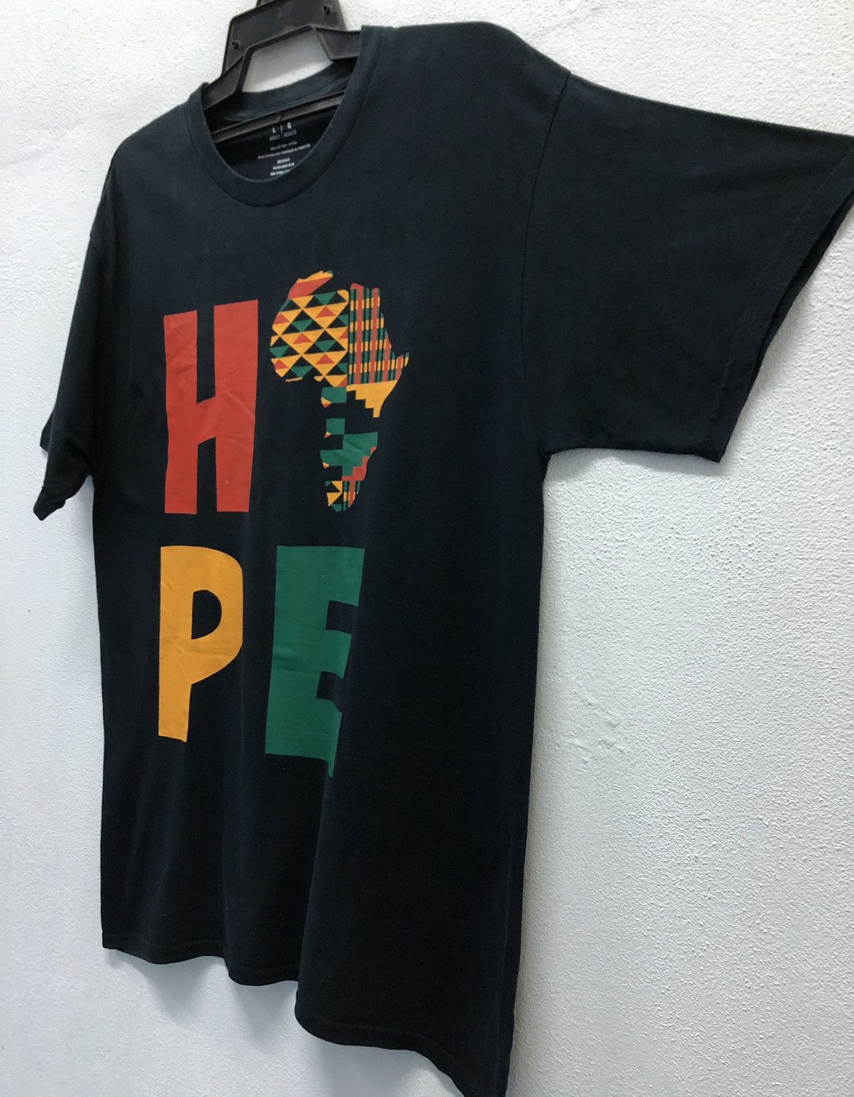 Vintage Vintage Hope Starts Here Africa Map T-Shirt Size US L / EU 52-54 / 3 - 5 Thumbnail