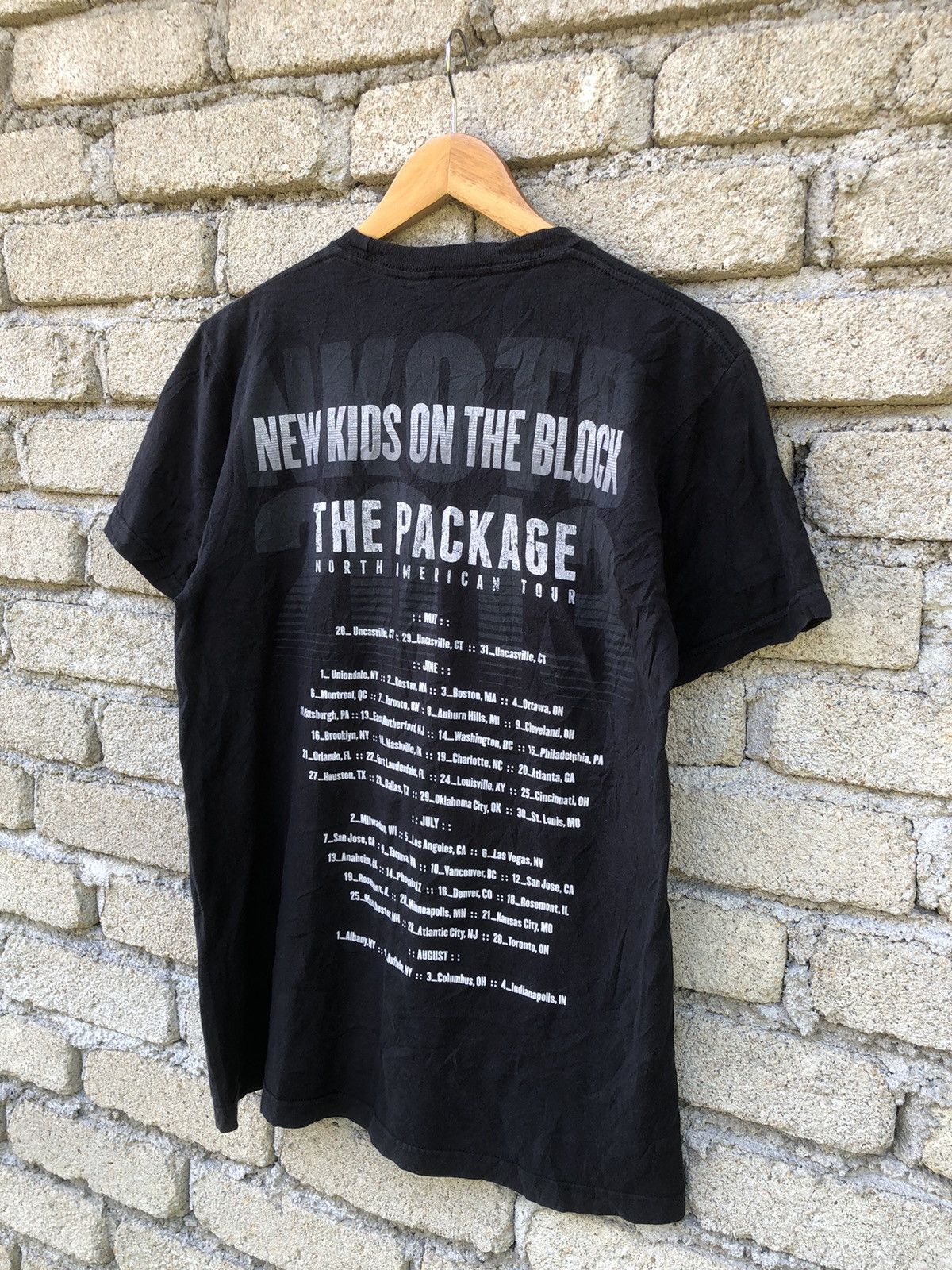 Band Tees × Nirvana × Vintage Vintage Y2K New Kids On The Block North American Tour Tee Size US L / EU 52-54 / 3 - 11 Thumbnail