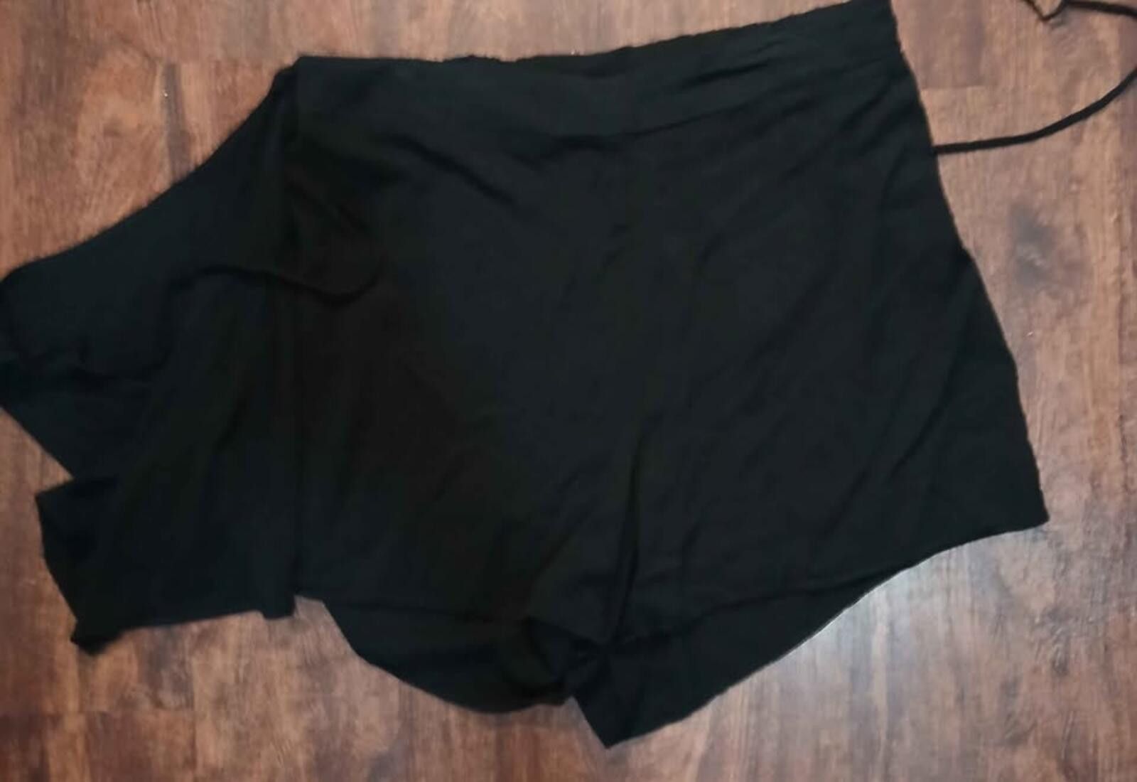 Other Torrid Black Wrap/Side Tie Skort Size 1 Like New! Size 40" / US 18 - 2 Thumbnail