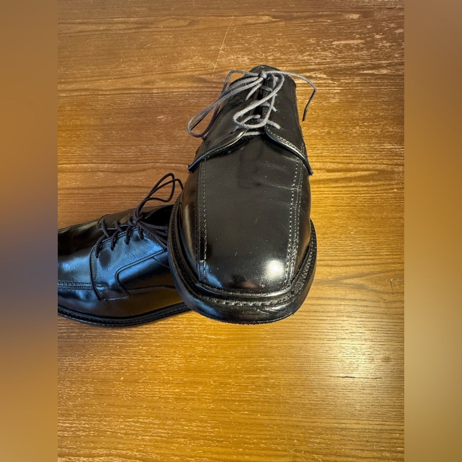 Allen Edmonds Allen Edmonds Hillcrest Derby Shoes in Black Calf size 9.5 D Size US 9.5 / EU 42-43 - 9 Thumbnail