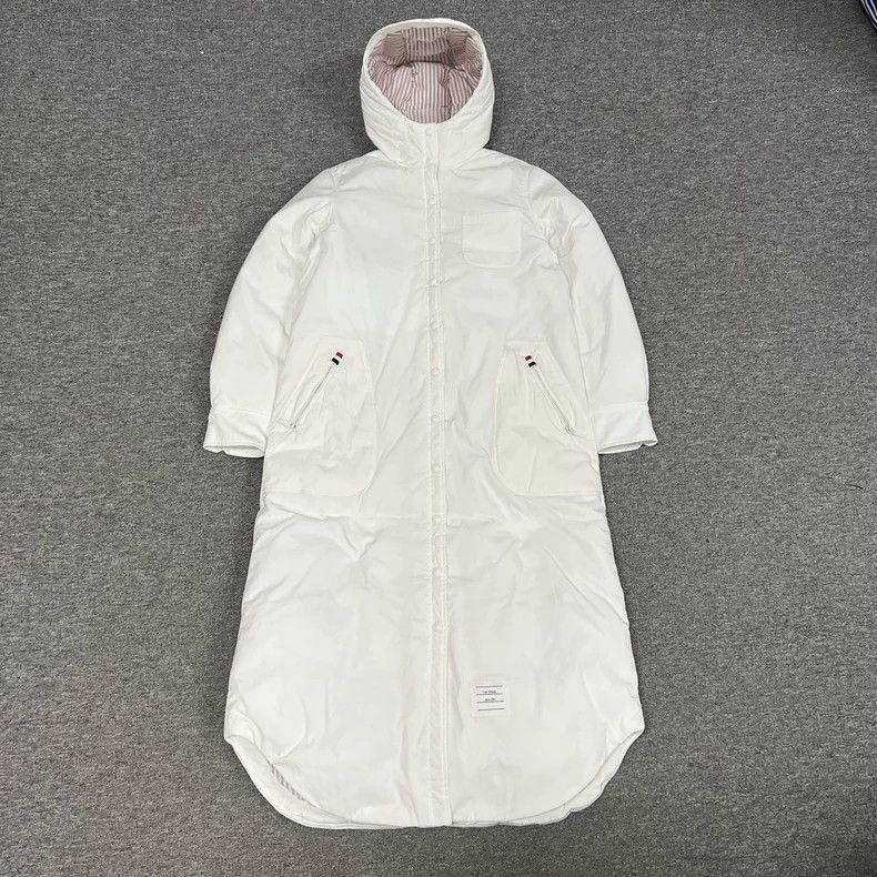 Thom Browne Thom BrowneLong white down jacket 2503-Nextarrow Size XS / US 0-2 / IT 36-38 - 1 Thumbnail