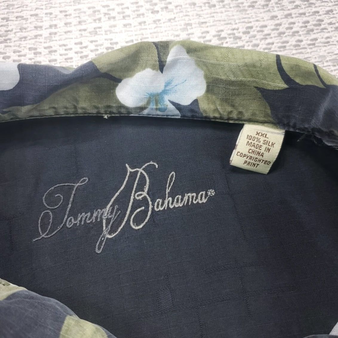 Tommy Bahama VINTAGE Tommy Bahama Hawaiian Shirt Mens 2XL Floral Tropical Button-Up 100% Silk Silk Shirt Men’s Short Sleeve Casual Beach Size US XXL / EU 58 / 5 - 5 Thumbnail