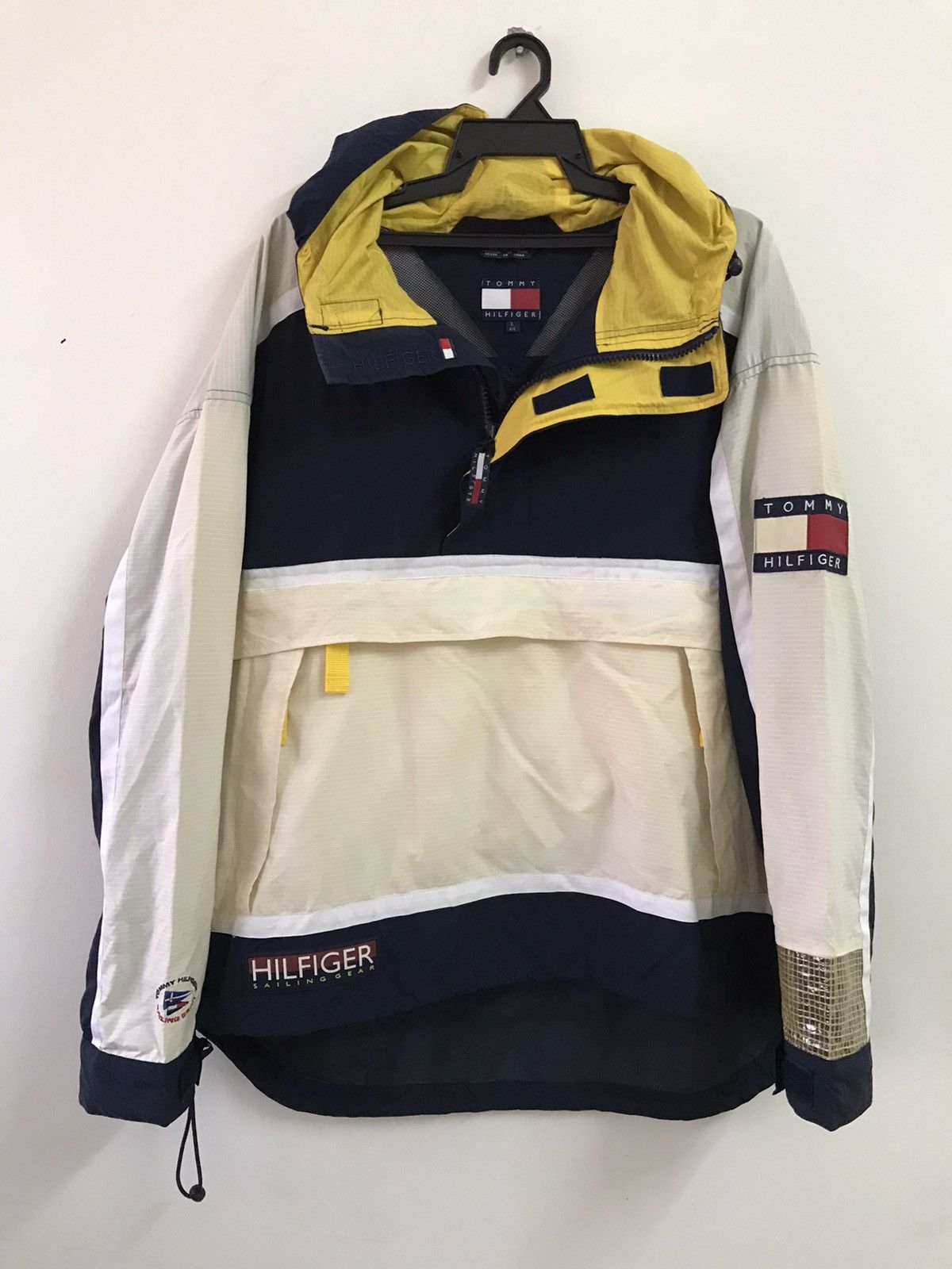 Tommy Hilfiger Vintage Tommy Hilfiger Sailing Gear Waist Bag Jacket Size US L / EU 52-54 / 3 - 1 Thumbnail