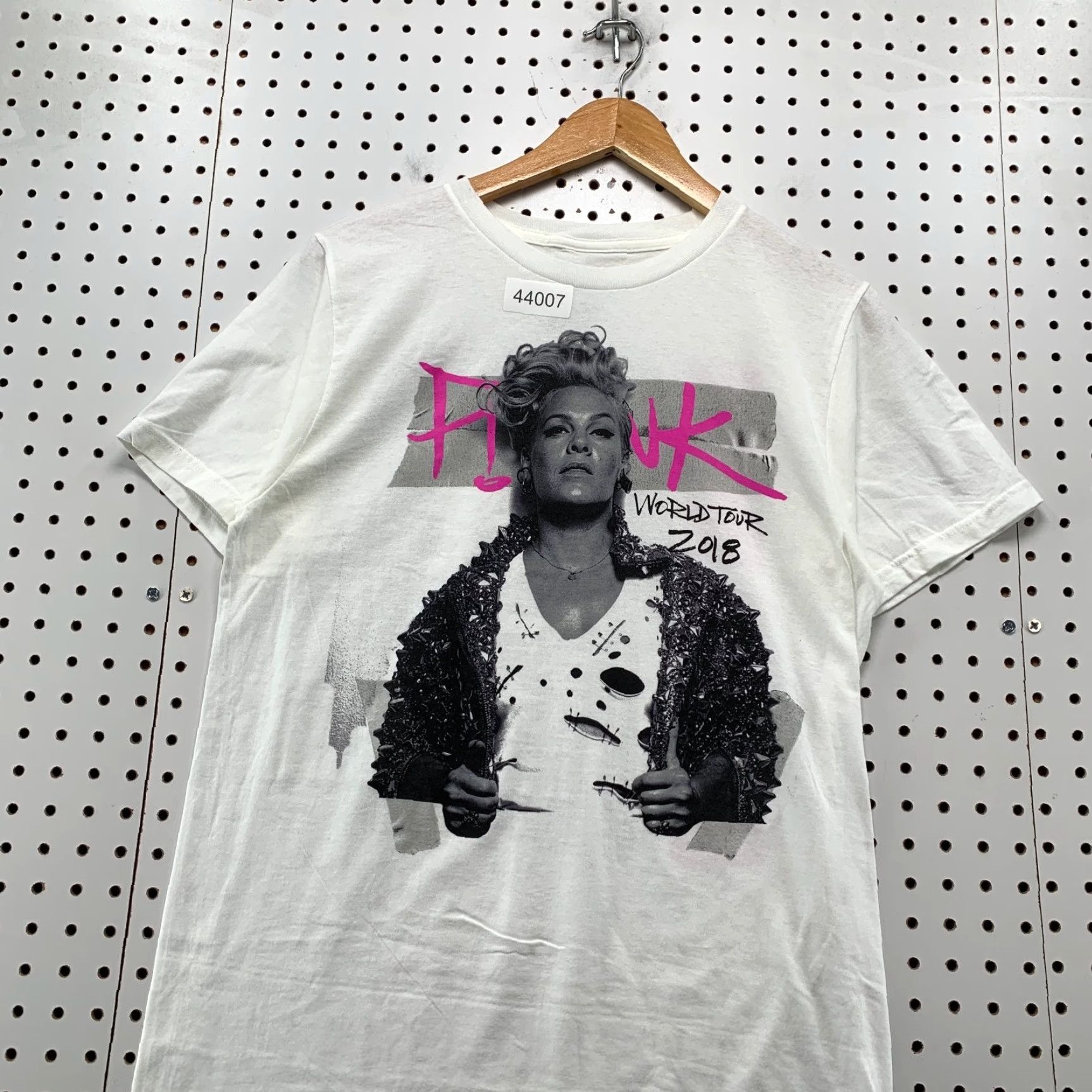 Pinko Pink Shirt Mens Medium White 2018 World Tour Beautiful Trauma Concert Band Music T-Shirt Size US M / EU 48-50 / 2 - 3 Thumbnail