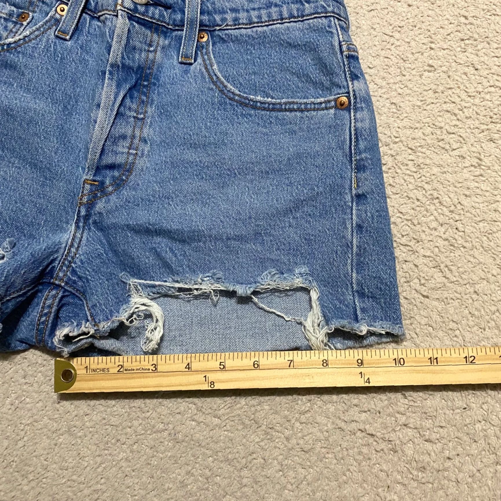 Levi's Levi's Womens Jeans Shorts Blue Denim High Rise Medium Wash 27 Inseam 2" Cut-Off 5-Pocket Design Stretch Pockets Casual Summer Spring Fall Womens Size 27" / US 4 / IT 40 - 5 Thumbnail