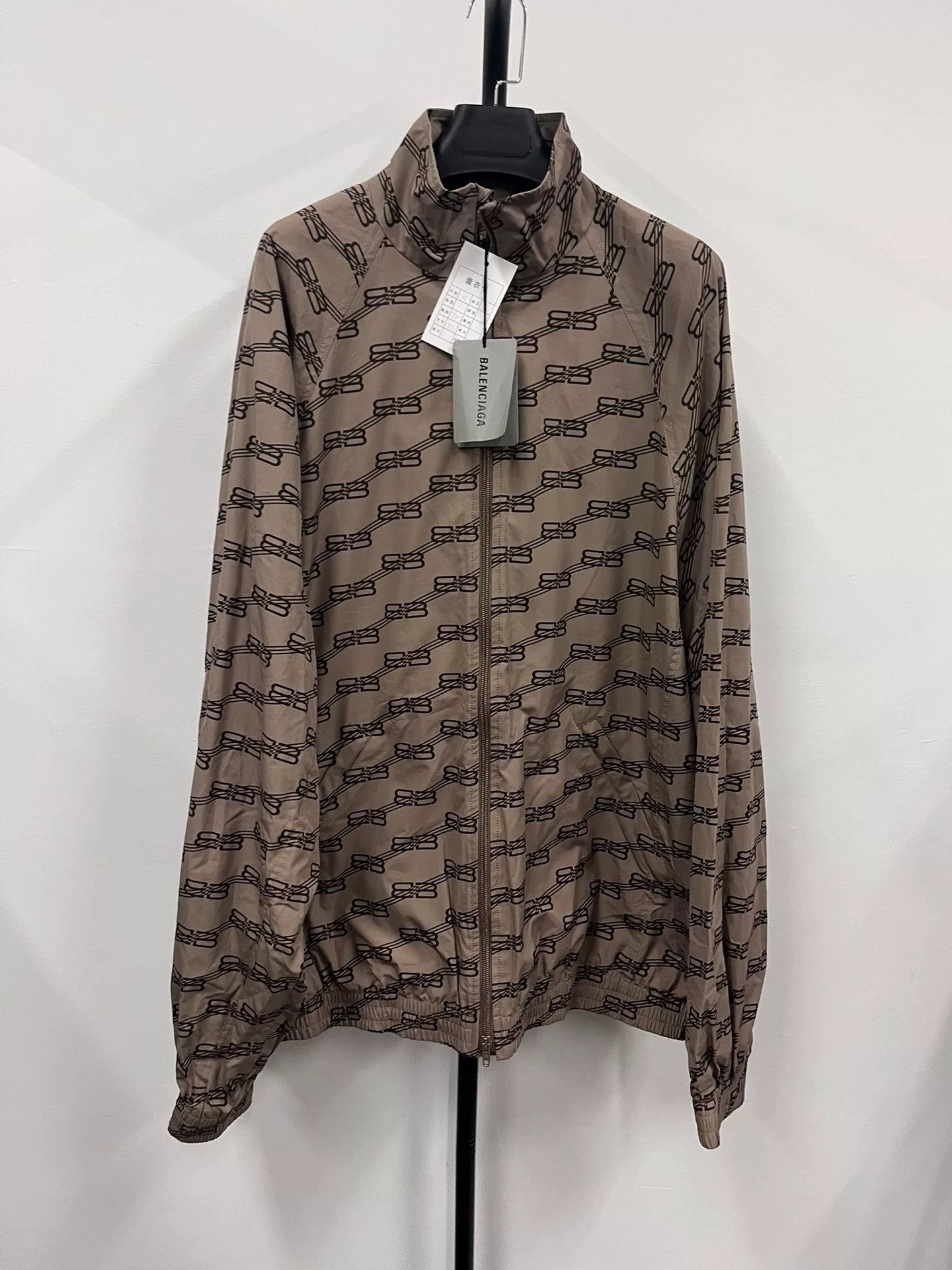 Balenciaga Balenciaga SS22 Logo Print Stand Collar Zip Loose Jacket Size US S / EU 44-46 / 1 - 1 Thumbnail