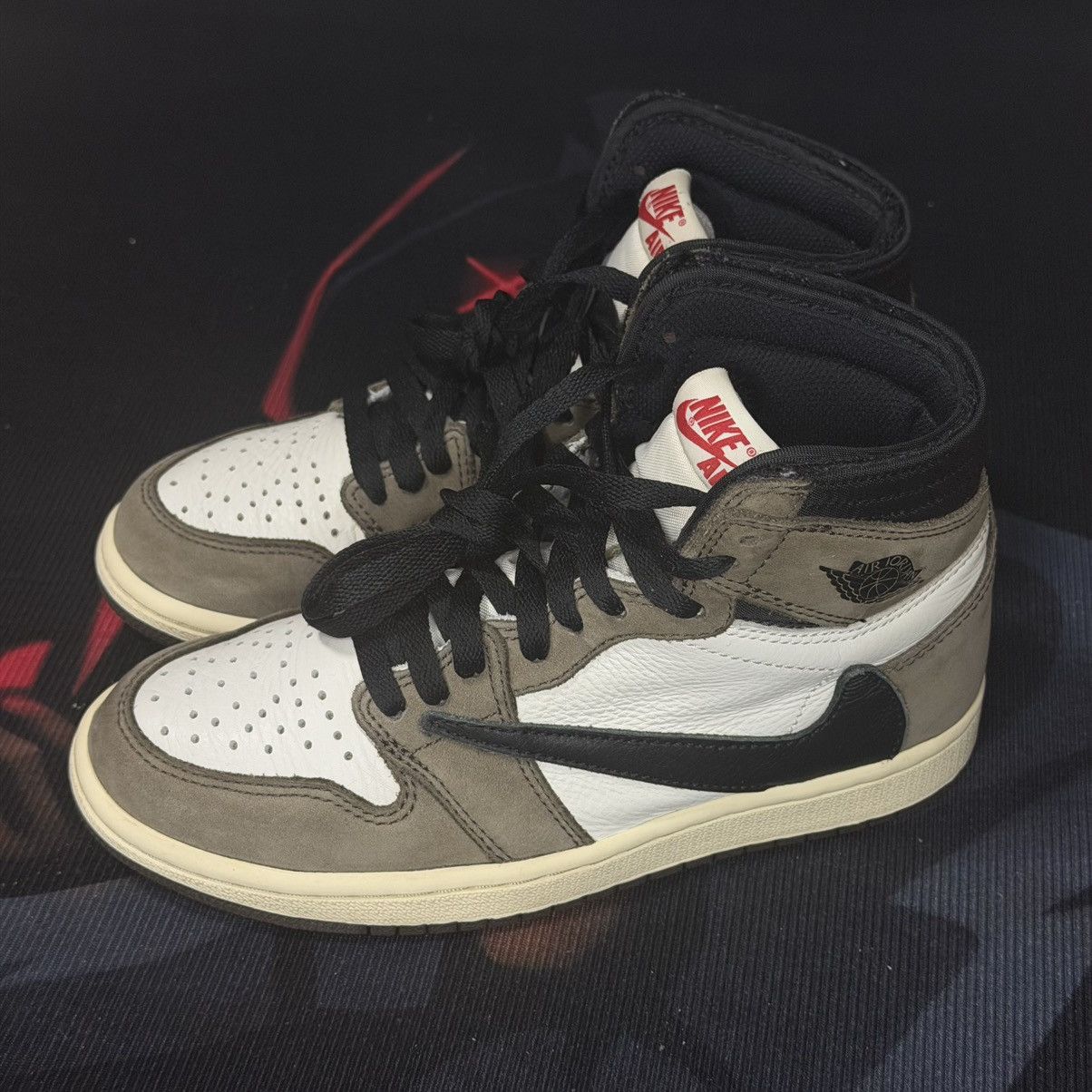 Jordan Brand × Travis Scott Jordan 1 High OG Travis Scott Dark Mocha Size US 5 / EU 37 - 1 Thumbnail