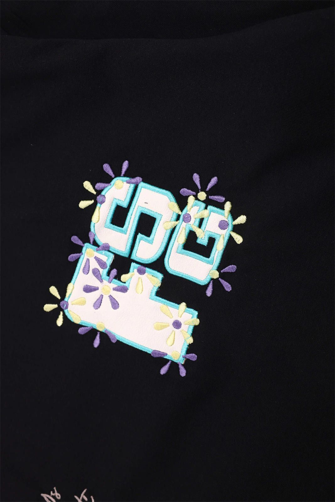 Vintage Stylish Black Graphic Tee with Floral Accents Size US M / EU 48-50 / 2 - 7 Thumbnail