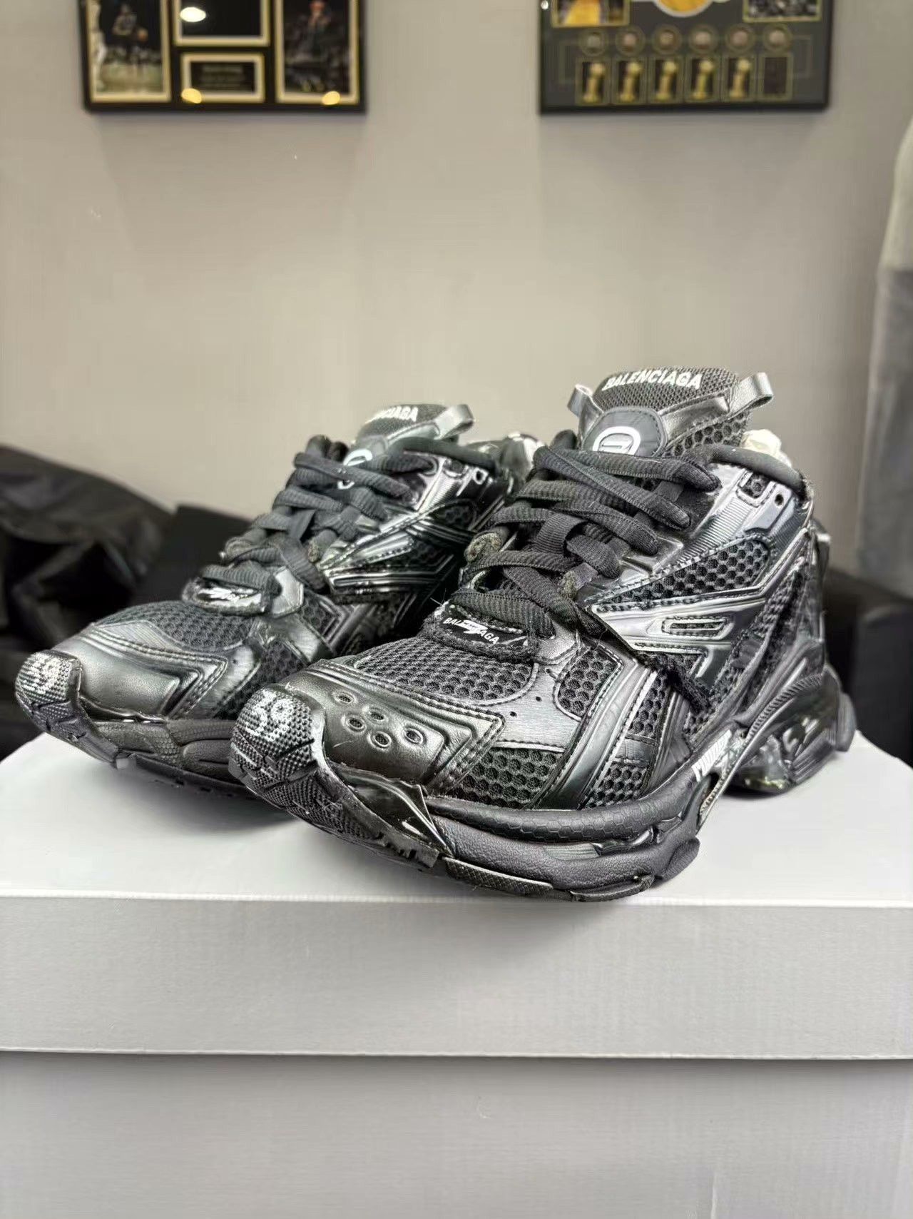 Balenciaga Balenciaga Running Black Lowtop Sneakers 39 Women Size US 8.5 / IT 38.5 - 1 Thumbnail