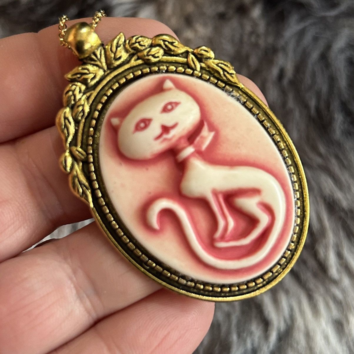 Handmade Handcrafted rose sitting pretty kitty cat cameo necklace Size ONE SIZE - 1 Thumbnail