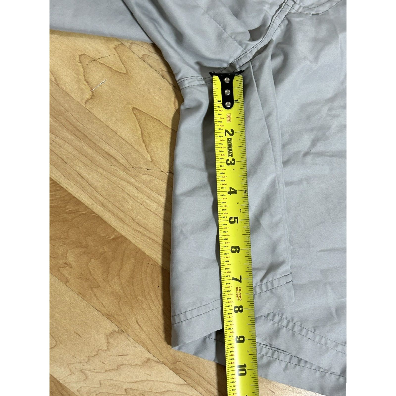 Orvis Orvis Trout Bum Fishing Shorts Men Gray Outdoor Hiking sz 40 Cargo Pockets Regular Front Flat Vintage No (adjust: vintage no not included) Size US 40 / EU 56 - 3 Thumbnail