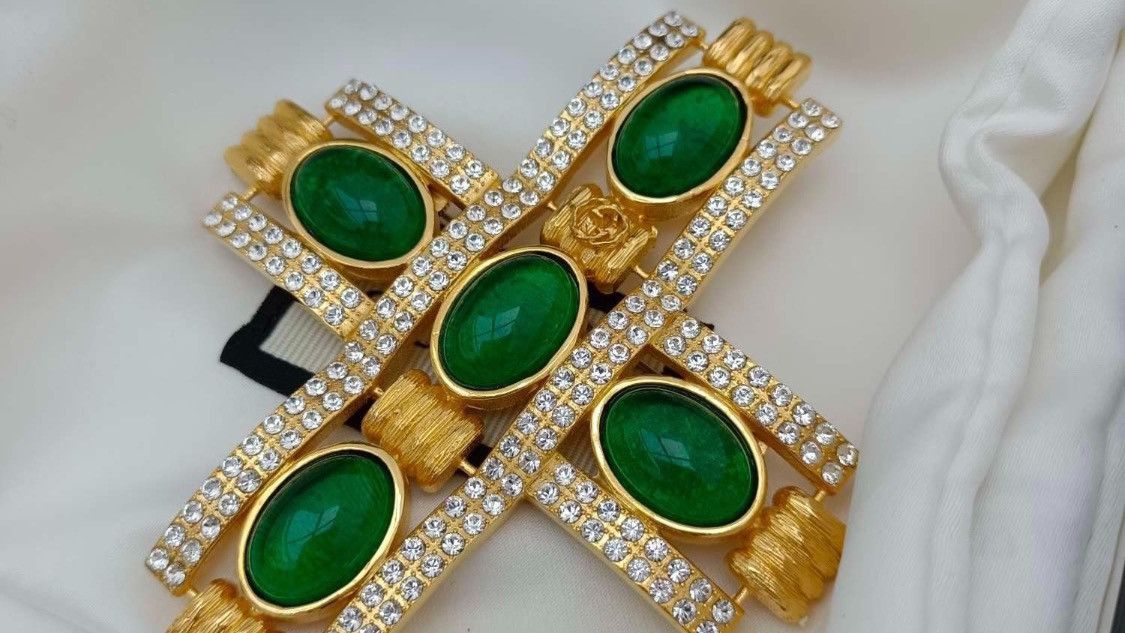 Gucci RARE Gold & Green Cabochon Stone Cross Brooch Size ONE SIZE - 5 Thumbnail