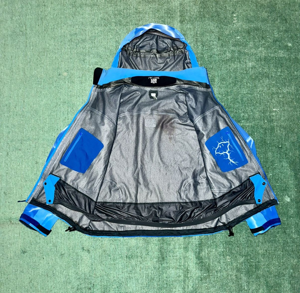 Arc'teryx 🥶Arc’teryx x BreakingDad420 Stingray goretex custom jacket Size US M / EU 48-50 / 2 - 9 Thumbnail
