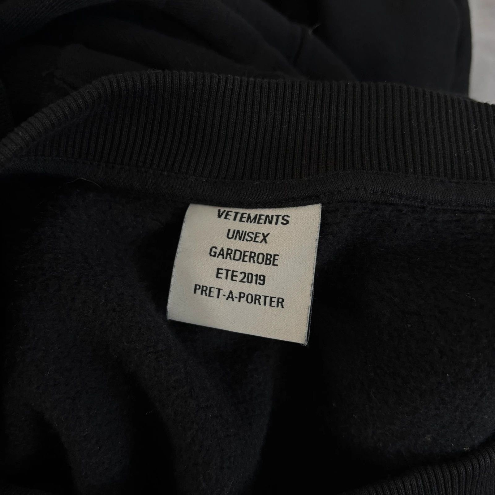 Vetements Vetements ss19 cut out sweatshirt Size US M / EU 48-50 / 2 - 5 Thumbnail
