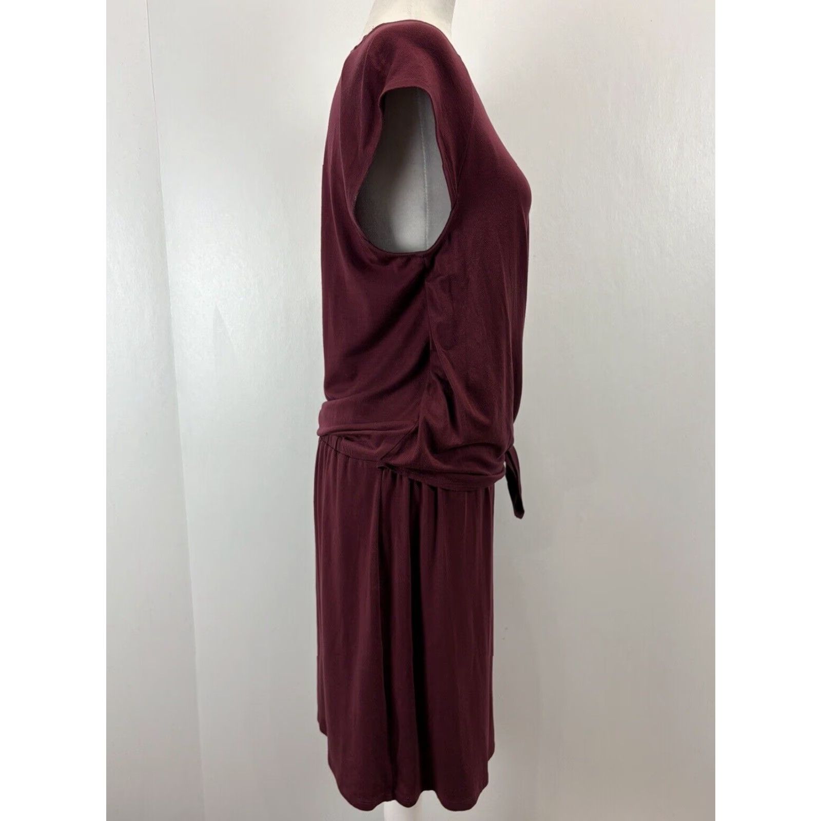 Vintage GARNET HILL Casual Dress Maroon Medium Stretch Cap Sleeve Tencel Blend Gathered Waist Womens Size M / US 6-8 / IT 42-44 - 4 Thumbnail