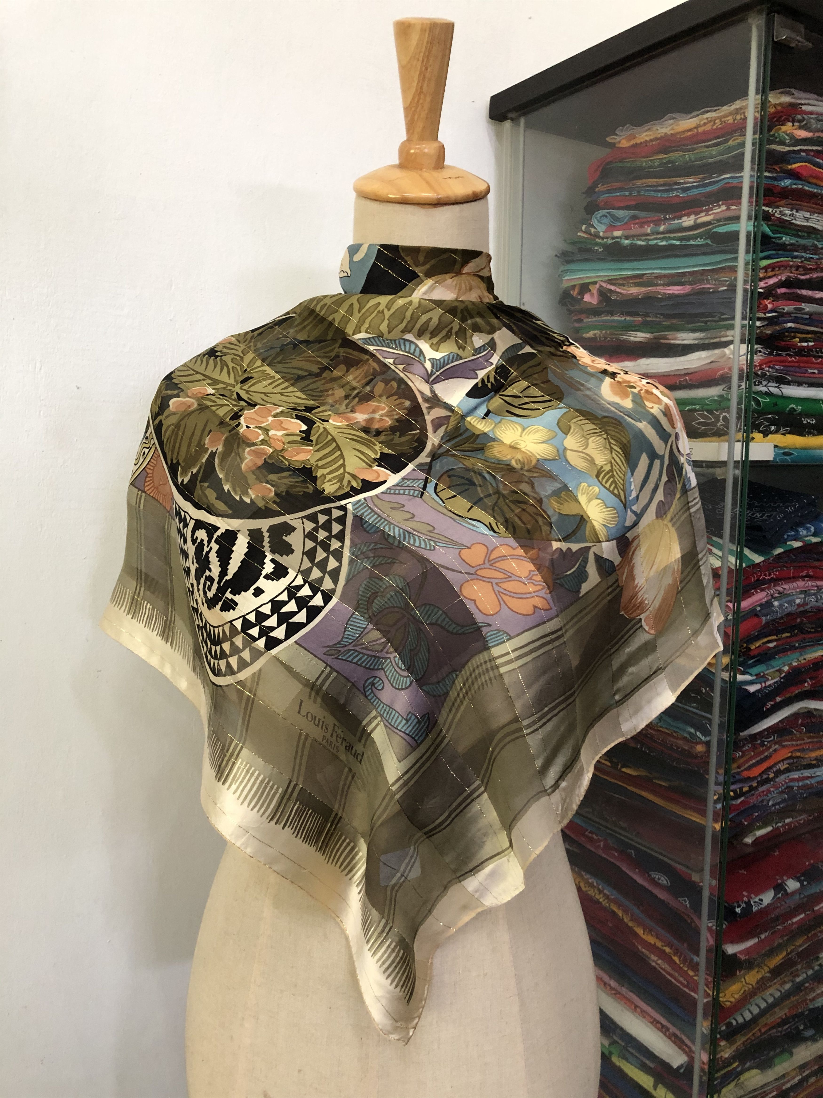 Louis Feraud × Vintage Vintage Louis Feruad Silk Scarf Size ONE SIZE - 1 Thumbnail