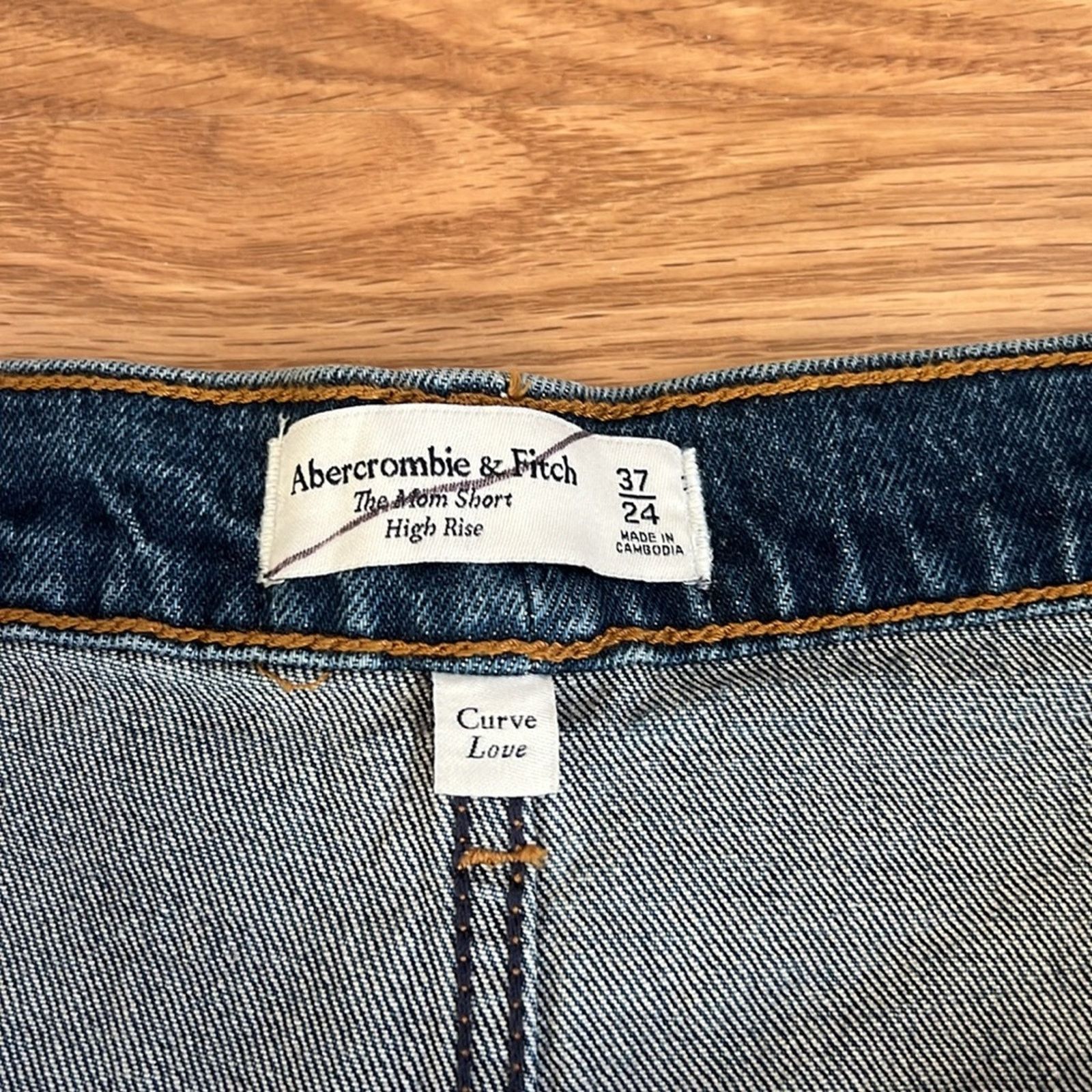 Abercrombie & Fitch Abercrombie & Fitch The Mom Shorts High Rise 4” Jean Shorts Size 37" - 6 Thumbnail