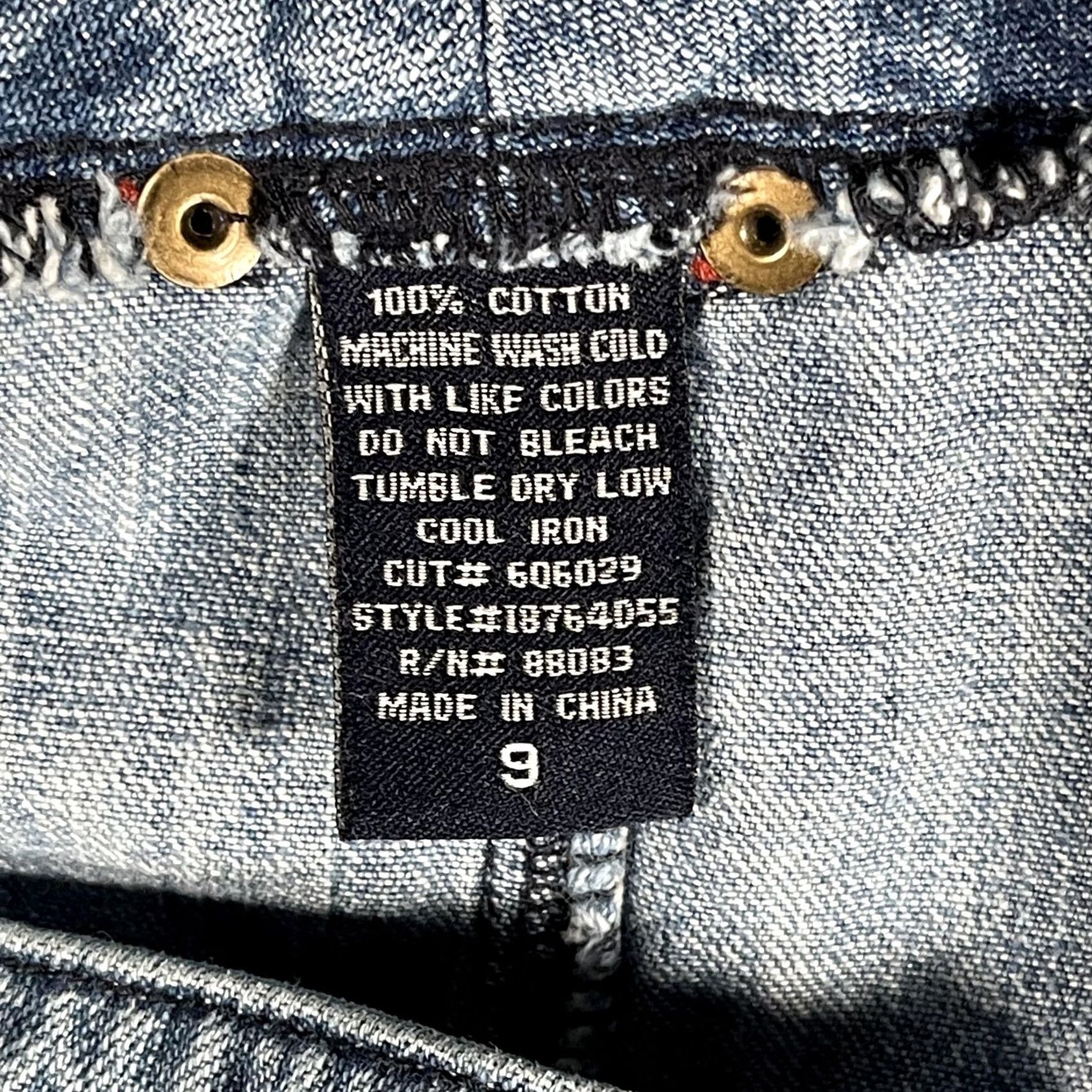 Denime VINTAGE? No. Tyte Denim Mini Skirt 9 Juniors Blue Short Raw Hem Pockets Y2K Embroidered Back Size 30" / US 8 / IT 44 - 5 Thumbnail