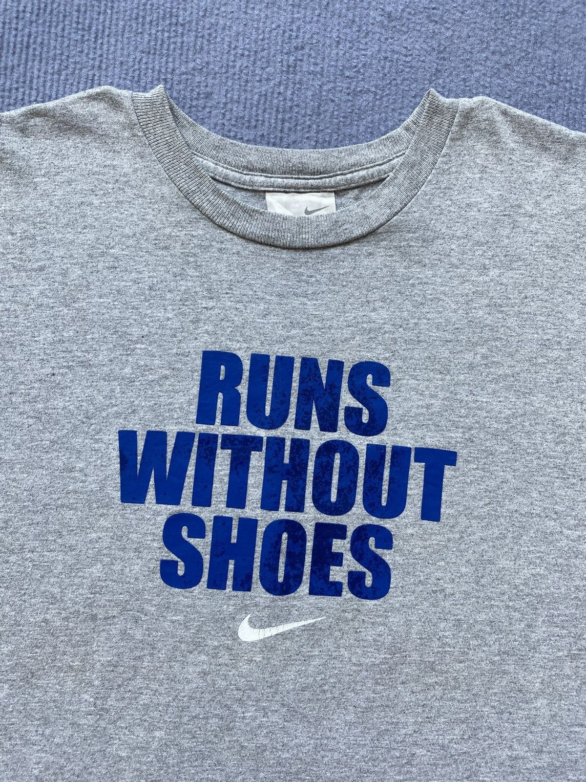 Nike Vintage 00’s Grey Nike “Runs Without Shoes“ Tee✨ Size US L / EU 52-54 / 3 - 6 Thumbnail
