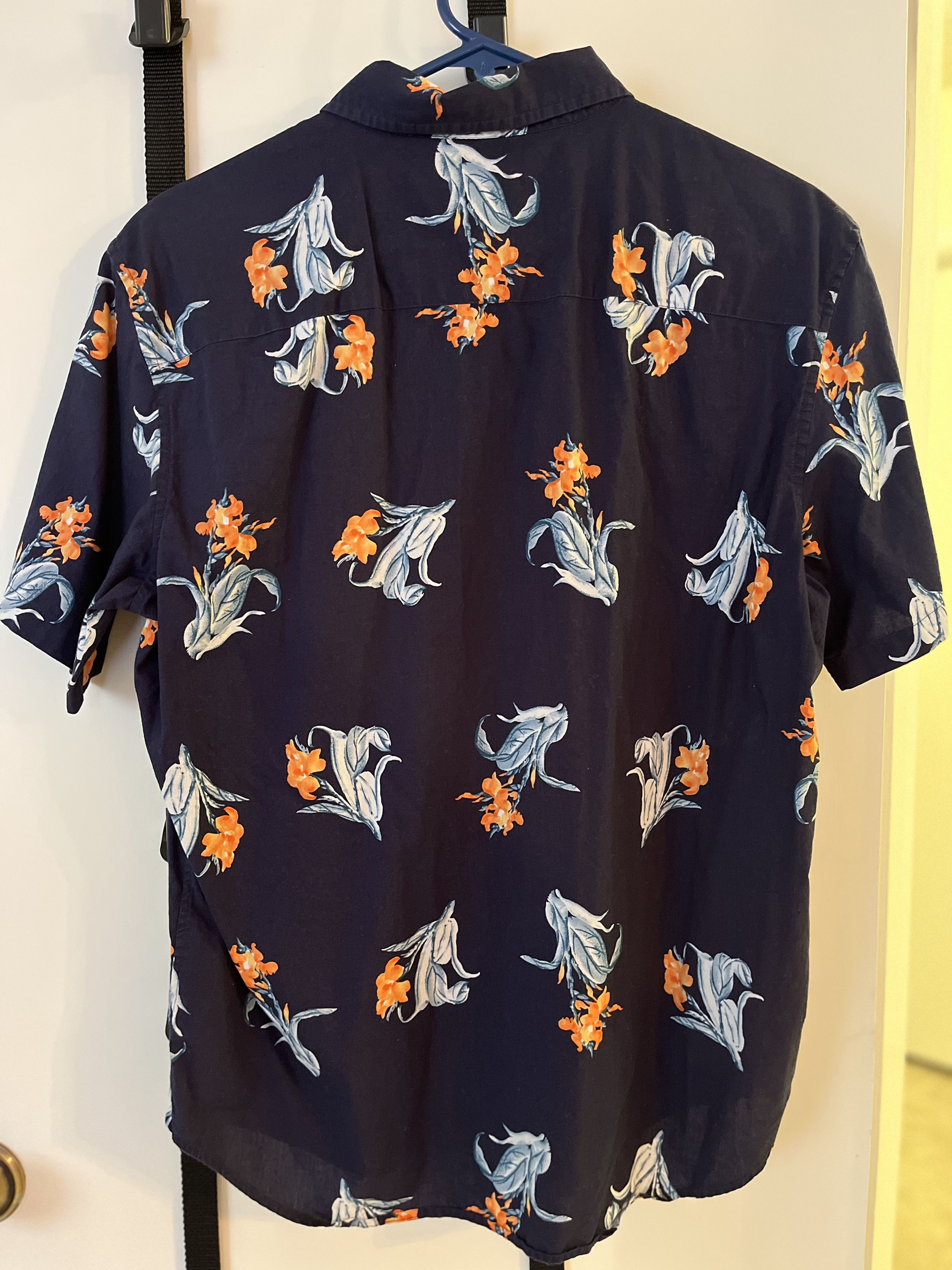 Club Monaco Club Monaco Navy Floral Summer Shirt - size M Size US M / EU 48-50 / 2 - 3 Thumbnail