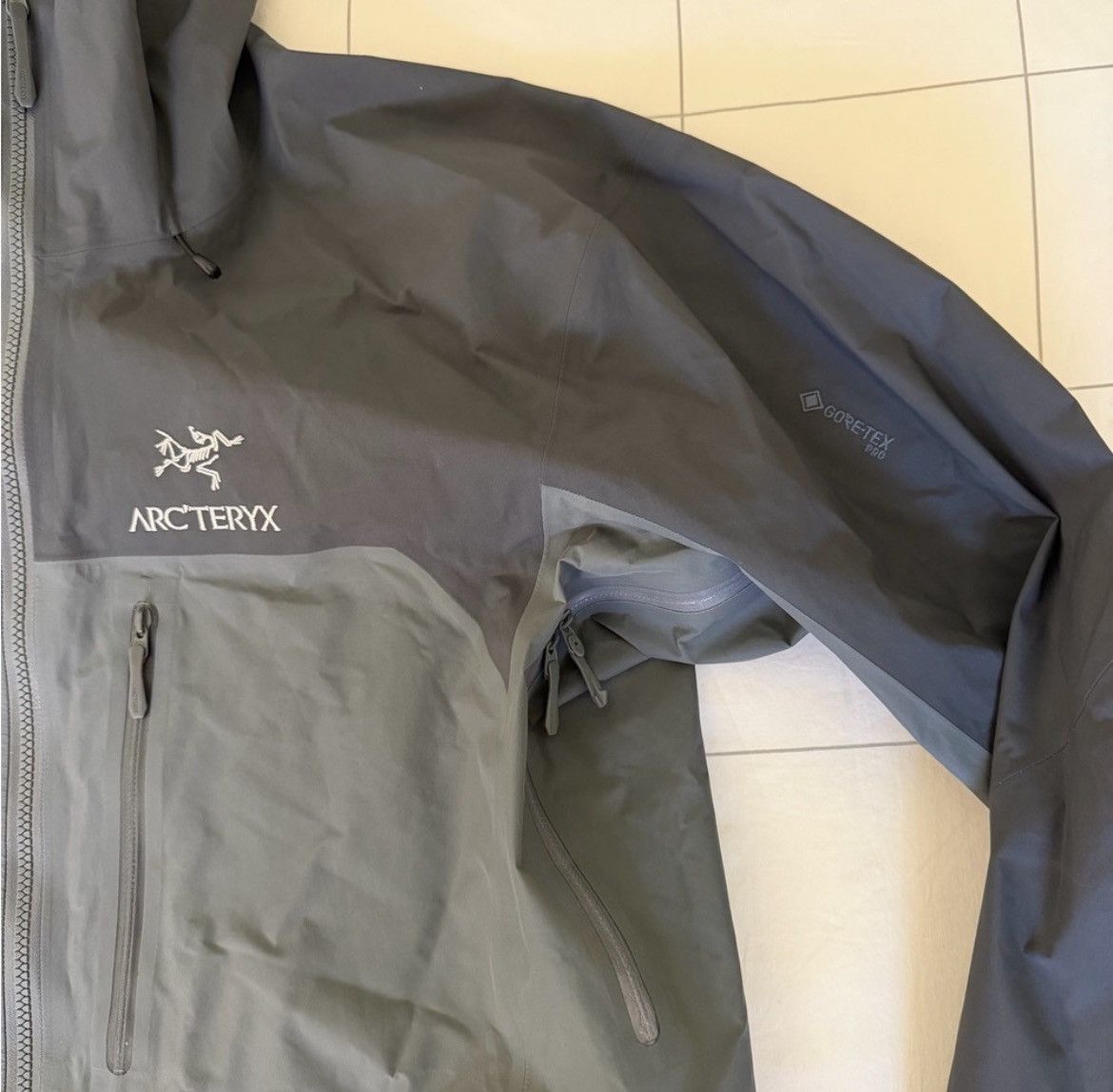 Arc'teryx Arcteryx Alpha Ar Size US L / EU 52-54 / 3 - 2 Thumbnail