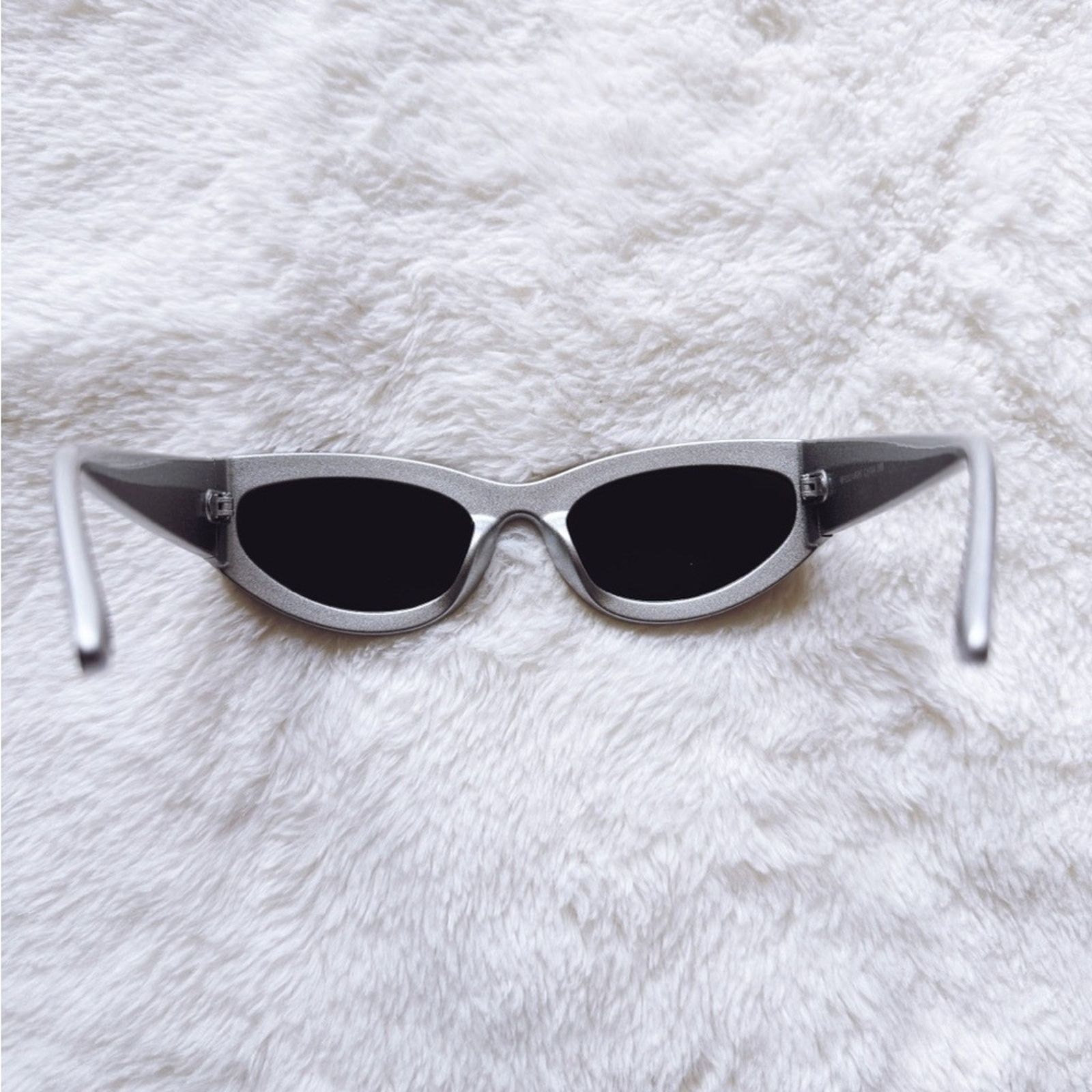 Other Faye Mirrored Silver Cat-Eye Sunglasses Size ONE SIZE - 11 Thumbnail