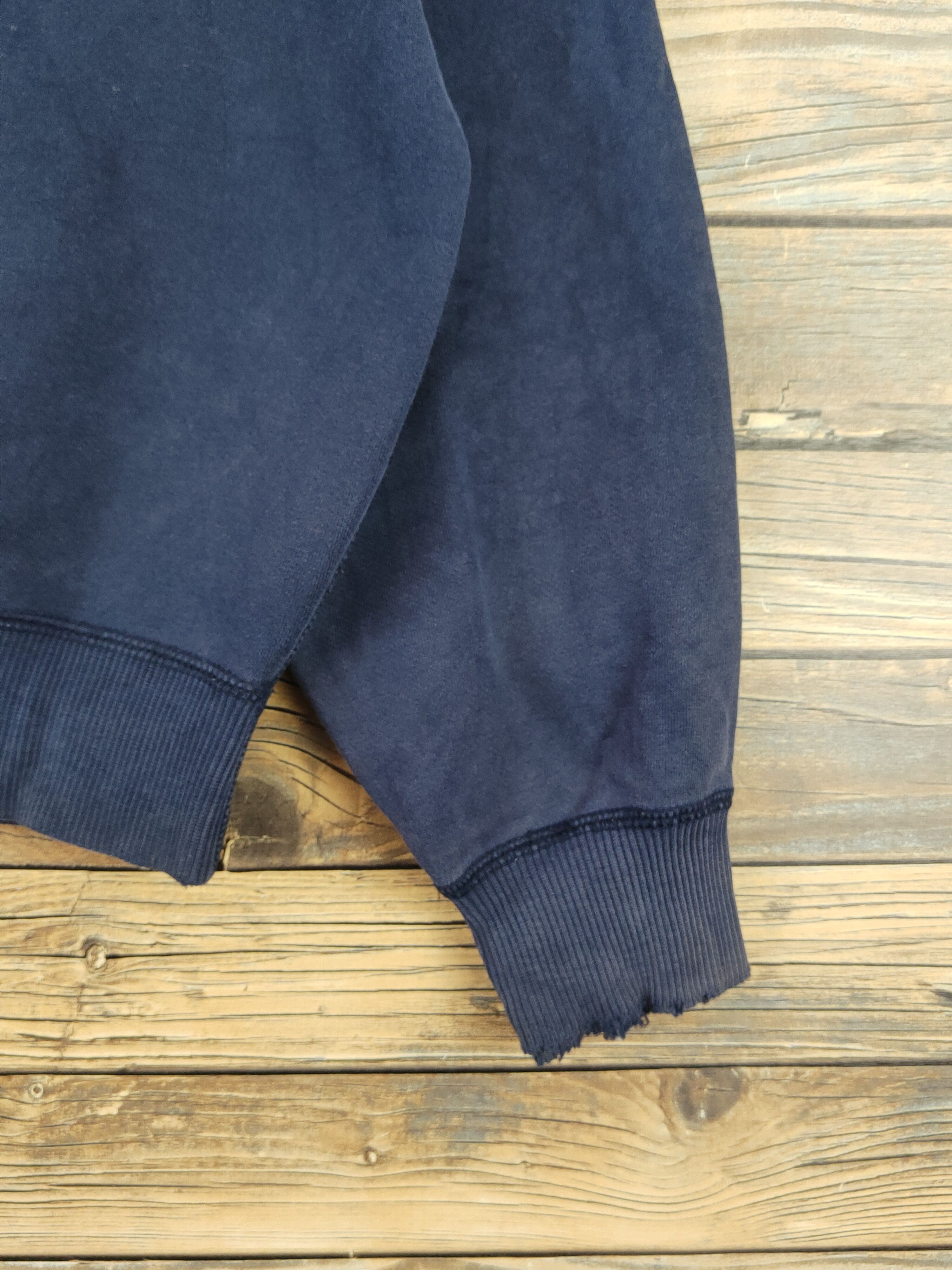 Japanese Brand × Vintage Uniqlo vintage ripped Navy Faded Sweatshirts #W961 Size US L / EU 52-54 / 3 - 7 Thumbnail