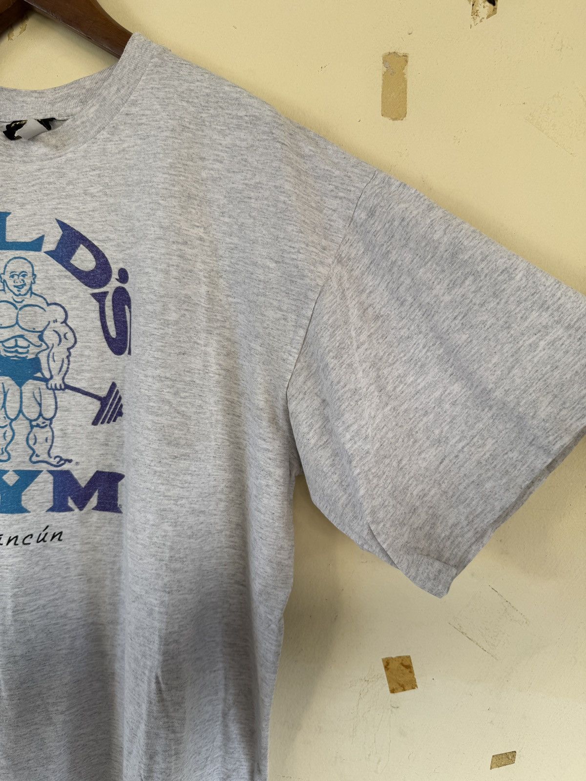 Vintage *RARE* GOLD’S GYM 90s 80s TEE BODYBUILDING TRAINING USA Size US XL / EU 56 / 4 - 9 Thumbnail