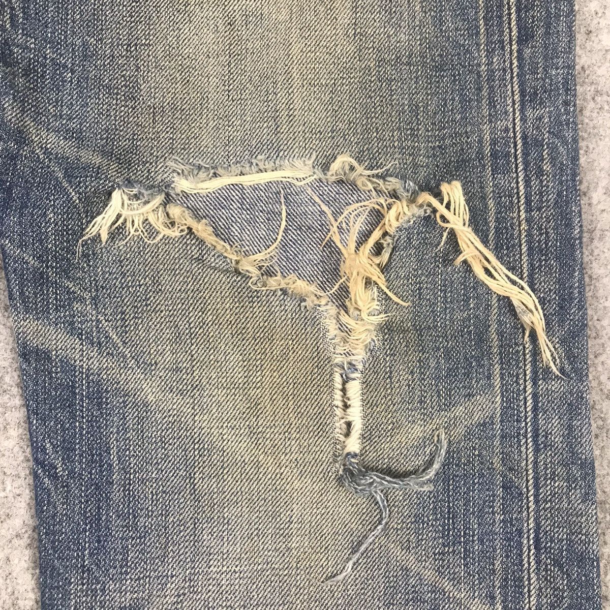 Japanese Brand RIPPED DISTRESSED EDWIN BLUE TRIP DENIM PANTS 145 Size US 28 / EU 44 - 4 Thumbnail