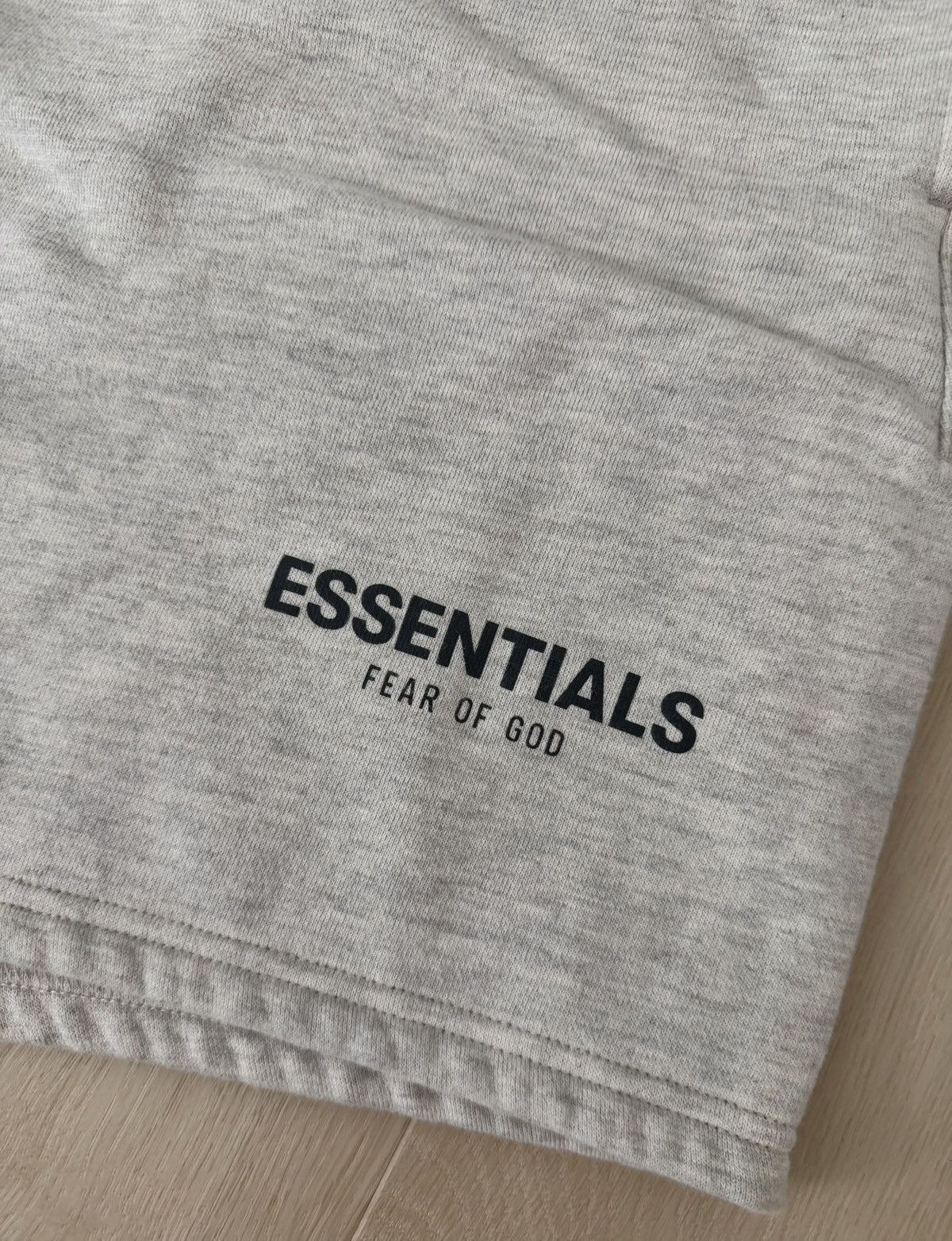 Essentials Fear of God Essentials SS22 Sweatshort Light Oatmeal Size US 34 / EU 50 - 2 Thumbnail