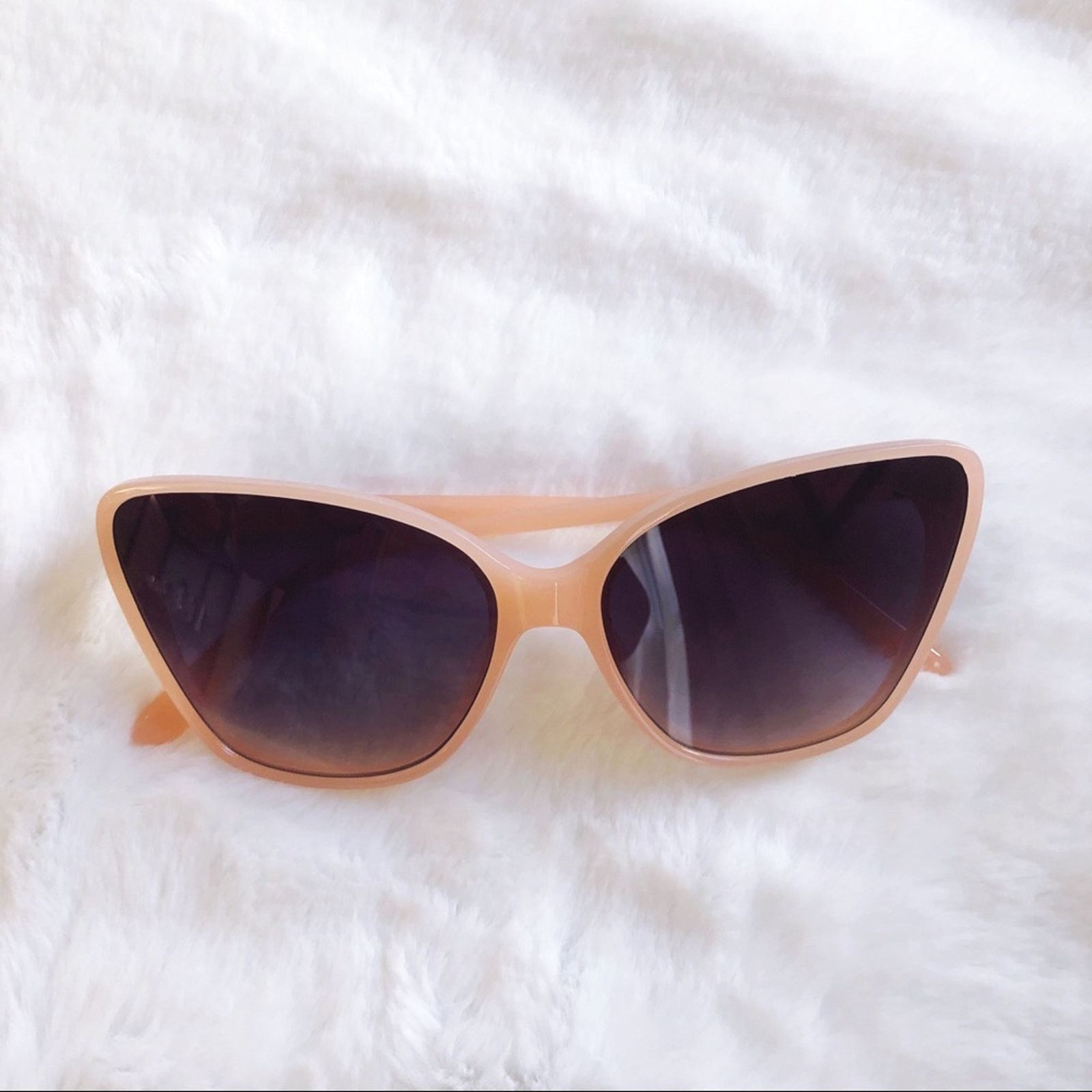 Other Amelia Pink Cat Eye Full Rim Sunglasses Size ONE SIZE - 1 Thumbnail