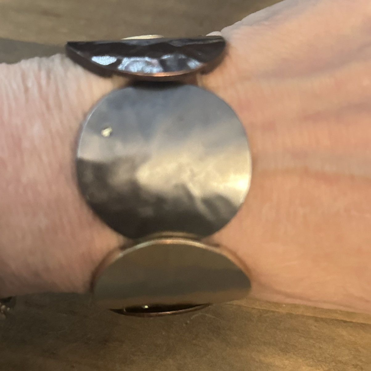 Kenneth Cole Kenneth Cole tricolor hammered disc stretch bracelet Size ONE SIZE - 4 Thumbnail