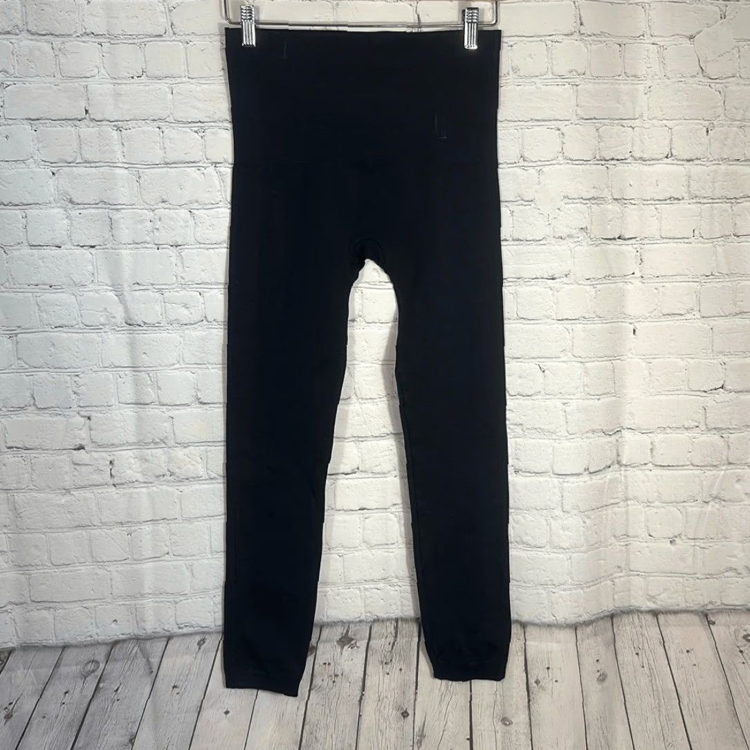 Spanx **SPANX Black 1X Leggings Shapewear Hi Rise Stretch** User: SPANX Black 1X Leggings Shapewear Hi Rise Stretch Size 40" / US 18 - 7 Thumbnail