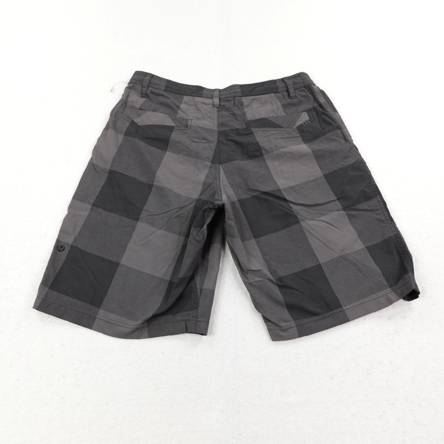 Lululemon Lululemon Shorts Mens 34 Gray Black Plaid Chino Lightweight Casual Golf Summer Breathable Pockets Flat Front Zip Logo Size US 34 / EU 50 - 3 Thumbnail
