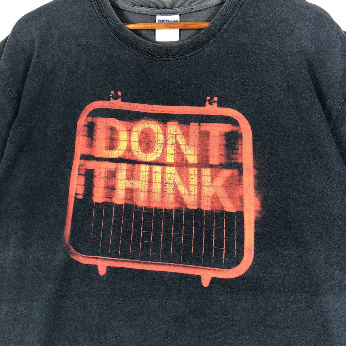 Gildan Distressed The Chemical Brothers "Don't Think" Album T-Shirt Size US L / EU 52-54 / 3 - 3 Thumbnail