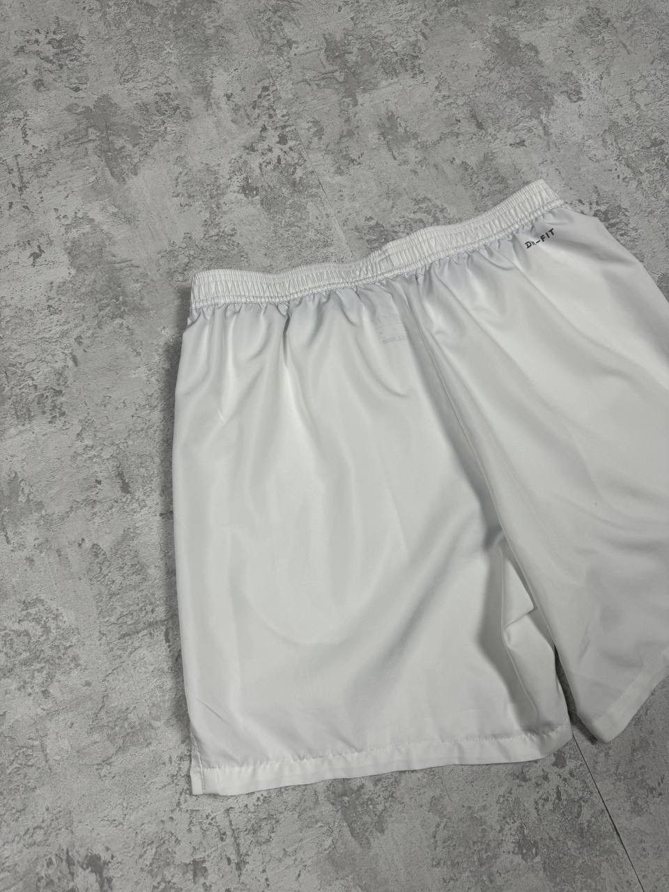 Nike Nike White Men Shorts Size L Size US 33 - 7 Thumbnail