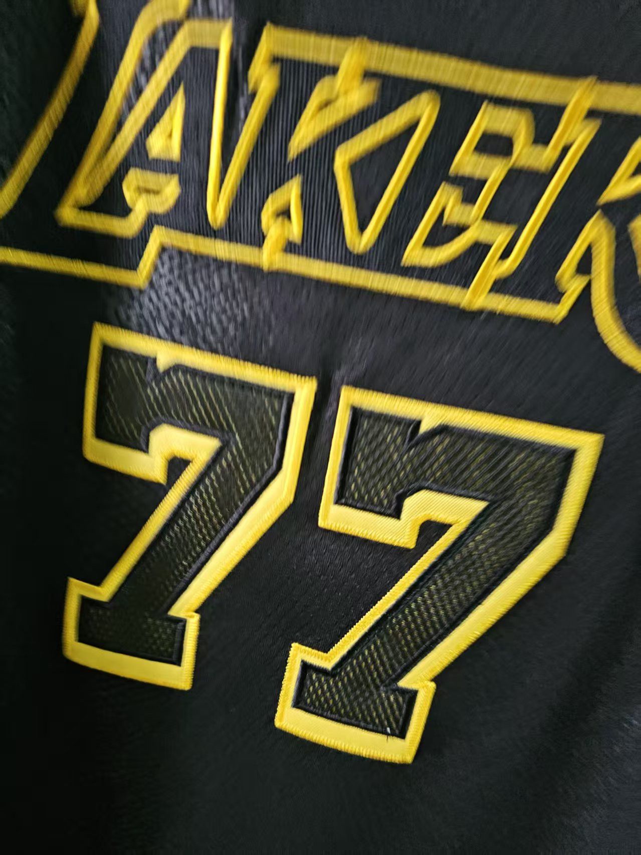 NBA Lakers #77 Luka Dončić Jersey Double Stitched Size US M / EU 48-50 / 2 - 3 Thumbnail
