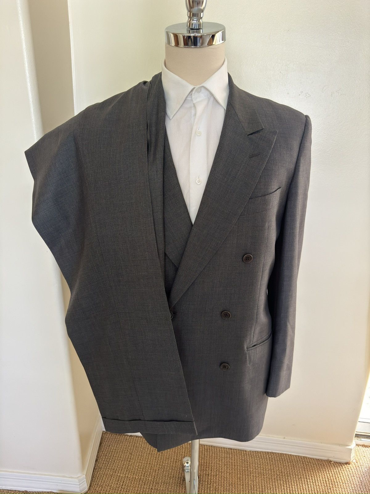 Bergdorf Goodman × Valentino Valentino Made In Italy DB Peak Lapel Wool Suit in Grey 40L Size 40L - 1 Thumbnail